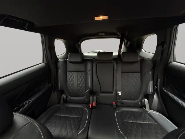 Mitsubishi Outlander view 13