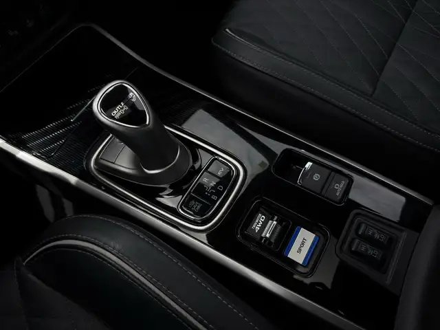 Mitsubishi Outlander view 11