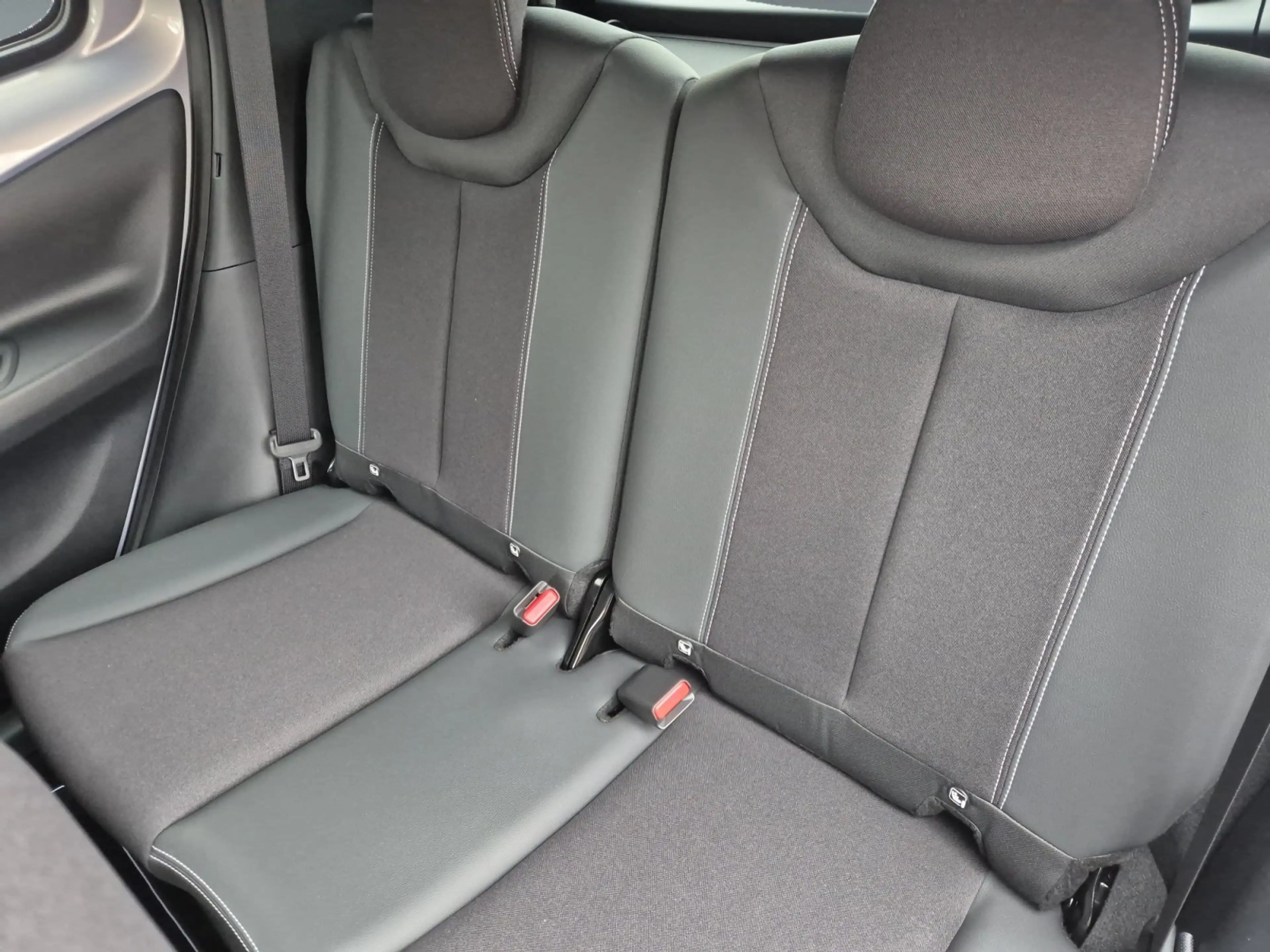 Toyota Aygo X JBL Edition *JBL Soundsystem*NAVI*SHZ*LED — photo 14