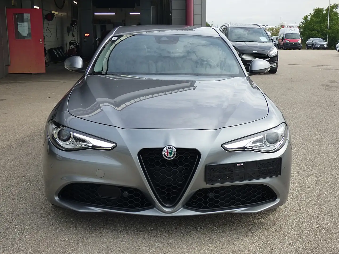 Alfa Romeo Giulia Sprint 2,2 16V 190 AT8 Grau - 2