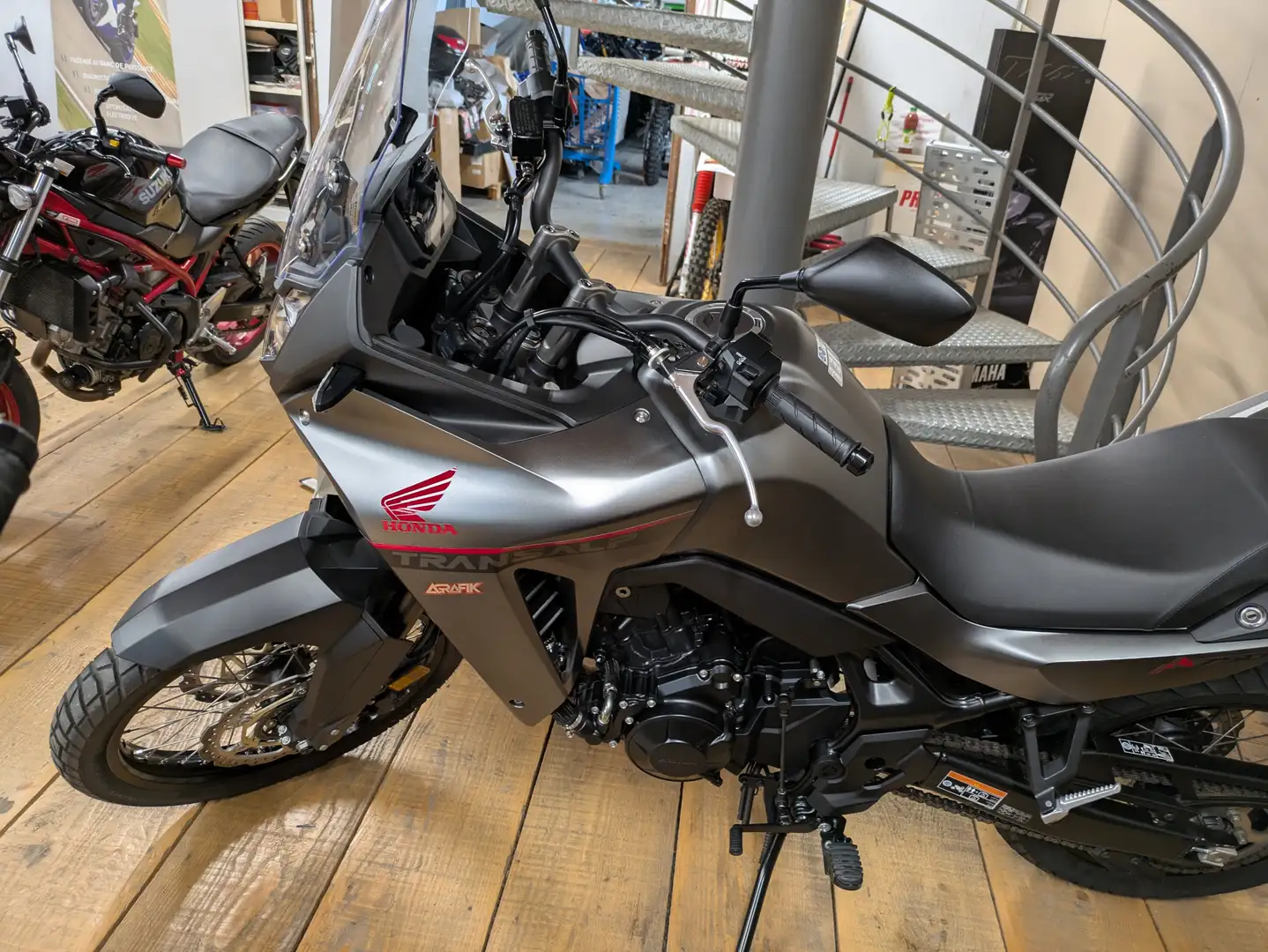 Honda XL 750 Transalp Gris - 2