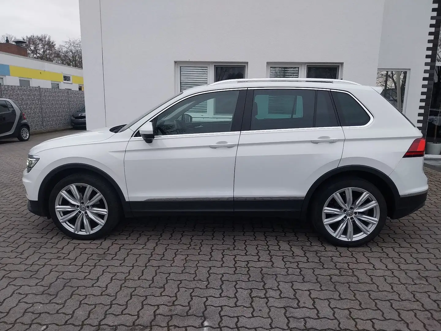 Volkswagen Tiguan 2.0 TDI BMT 4Motion*Leder*OpenSky*Navi* Weiß - 2