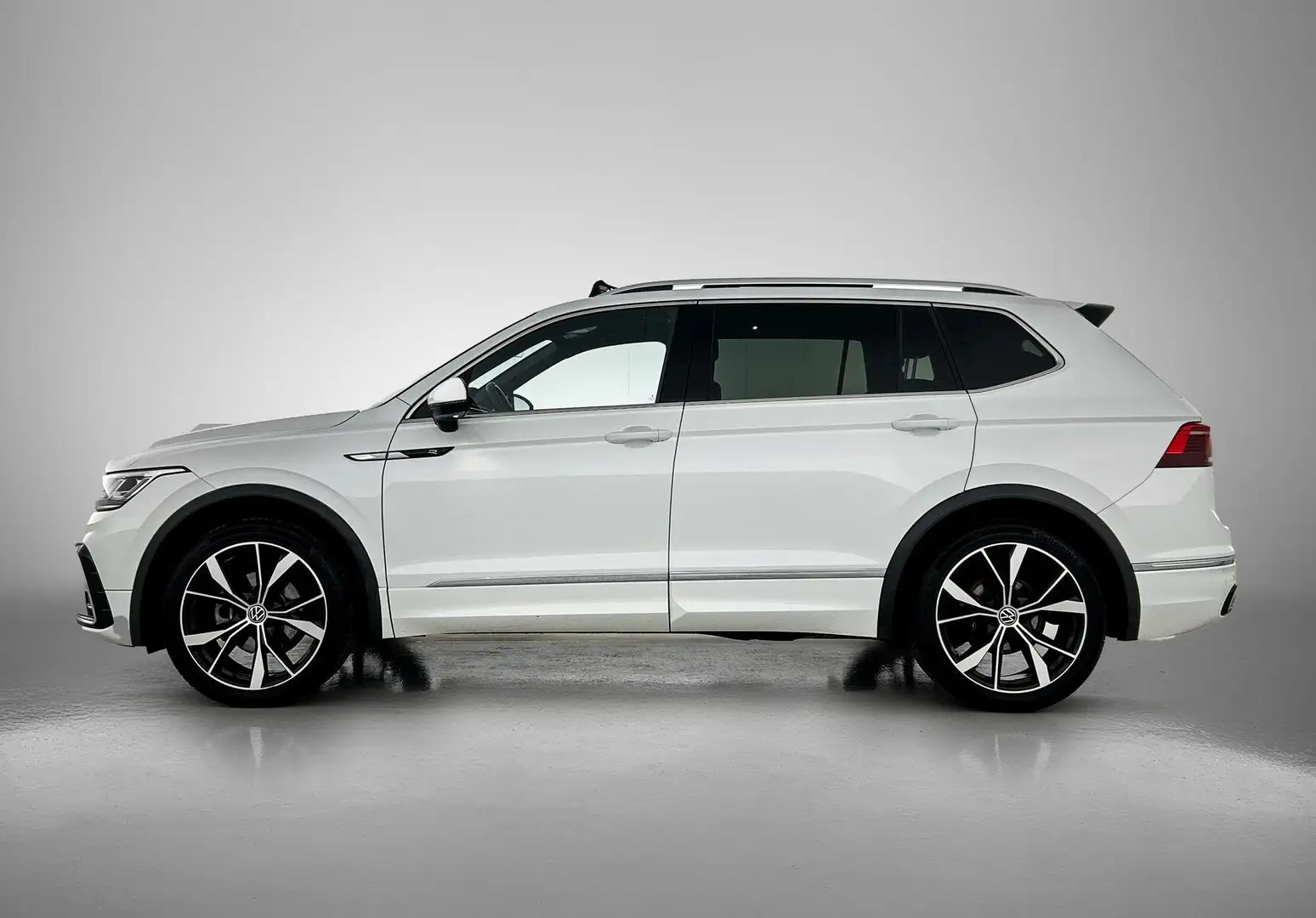 Volkswagen Tiguan Allspace 1.5 TSI R-Line | 7-Persoons | 150 PK | Automaat | Wit - 2