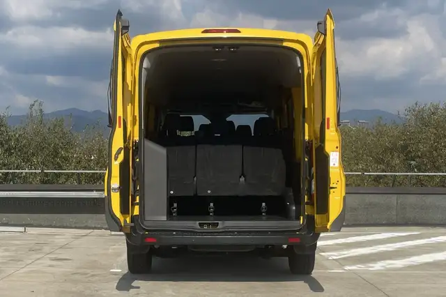 Ford Transit view 6