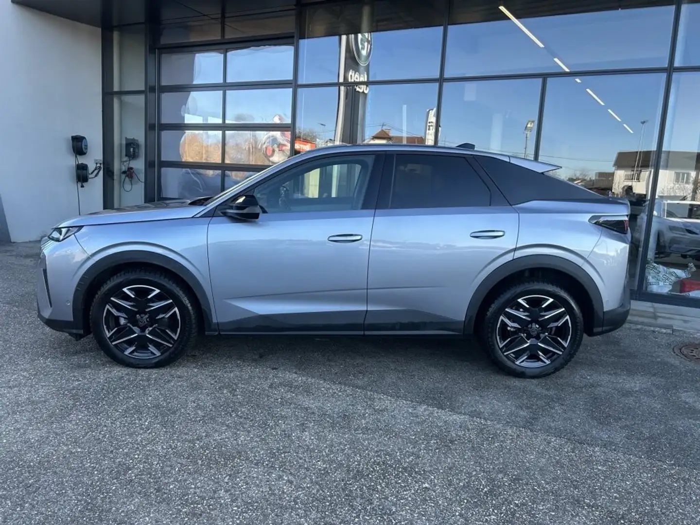 Peugeot 3008 Hybrid 136 E-DCS6 Allure Aut. Grau - 2