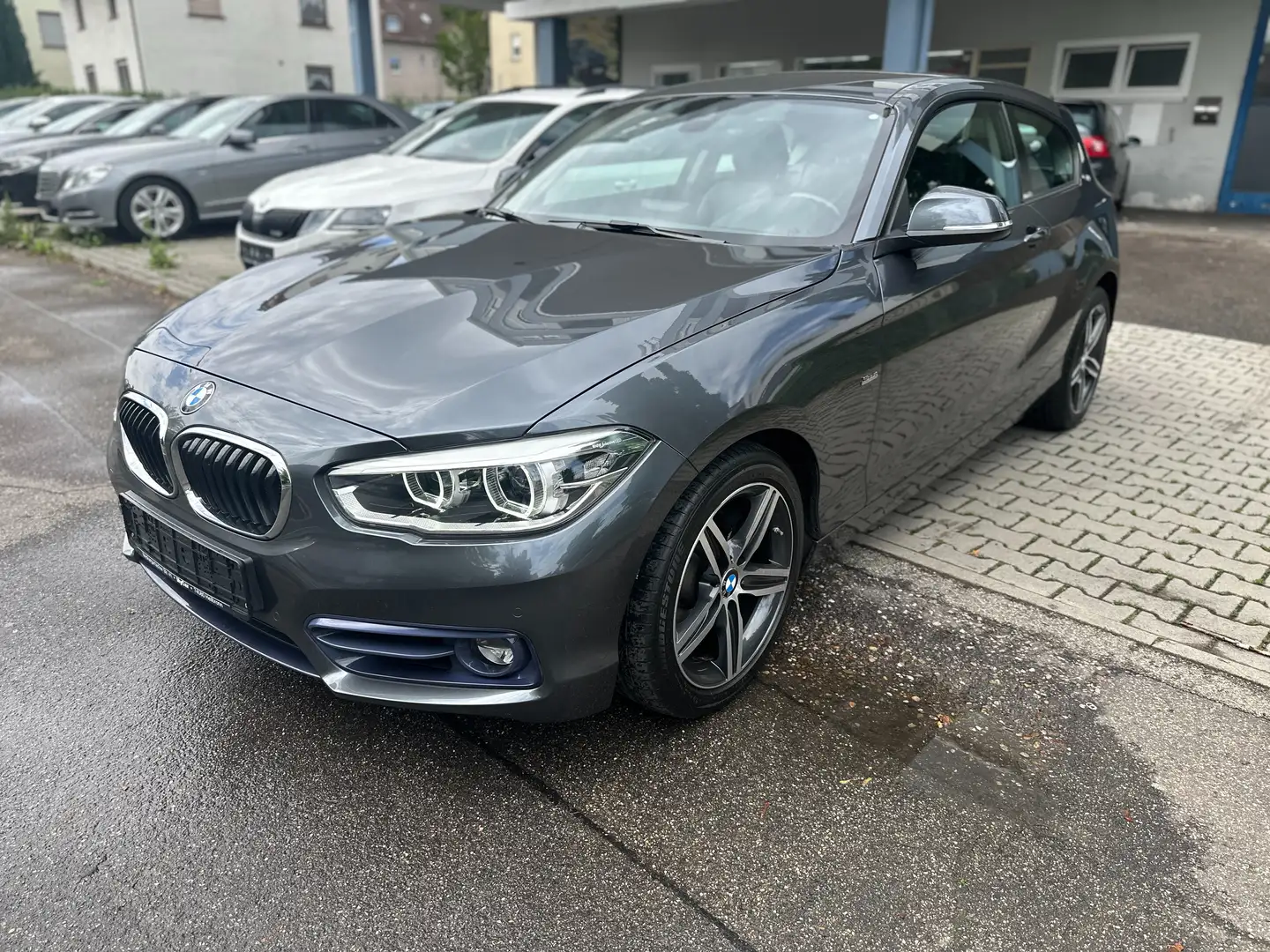 BMW 120 120 i Sport Line Automatik Leder Navi Bi-Xenon 1HD Gris - 1