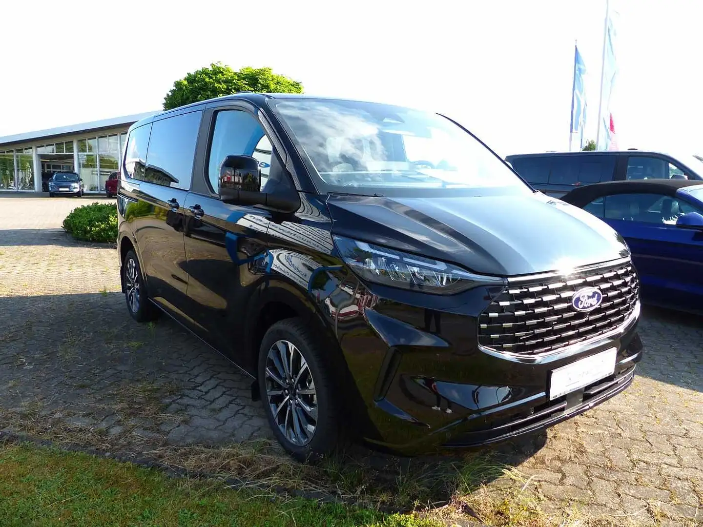 Ford Tourneo Custom EcoBlue L1 Aut. Titanium X el.AHK Negro - 2