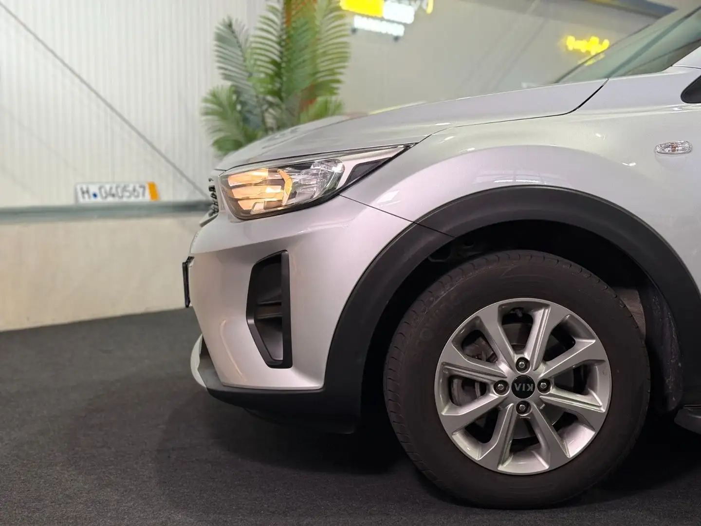 Kia Stonic Edition 7*TRITTBRETTER*CARPLAY*PDC*ALU*BT Silber - 2