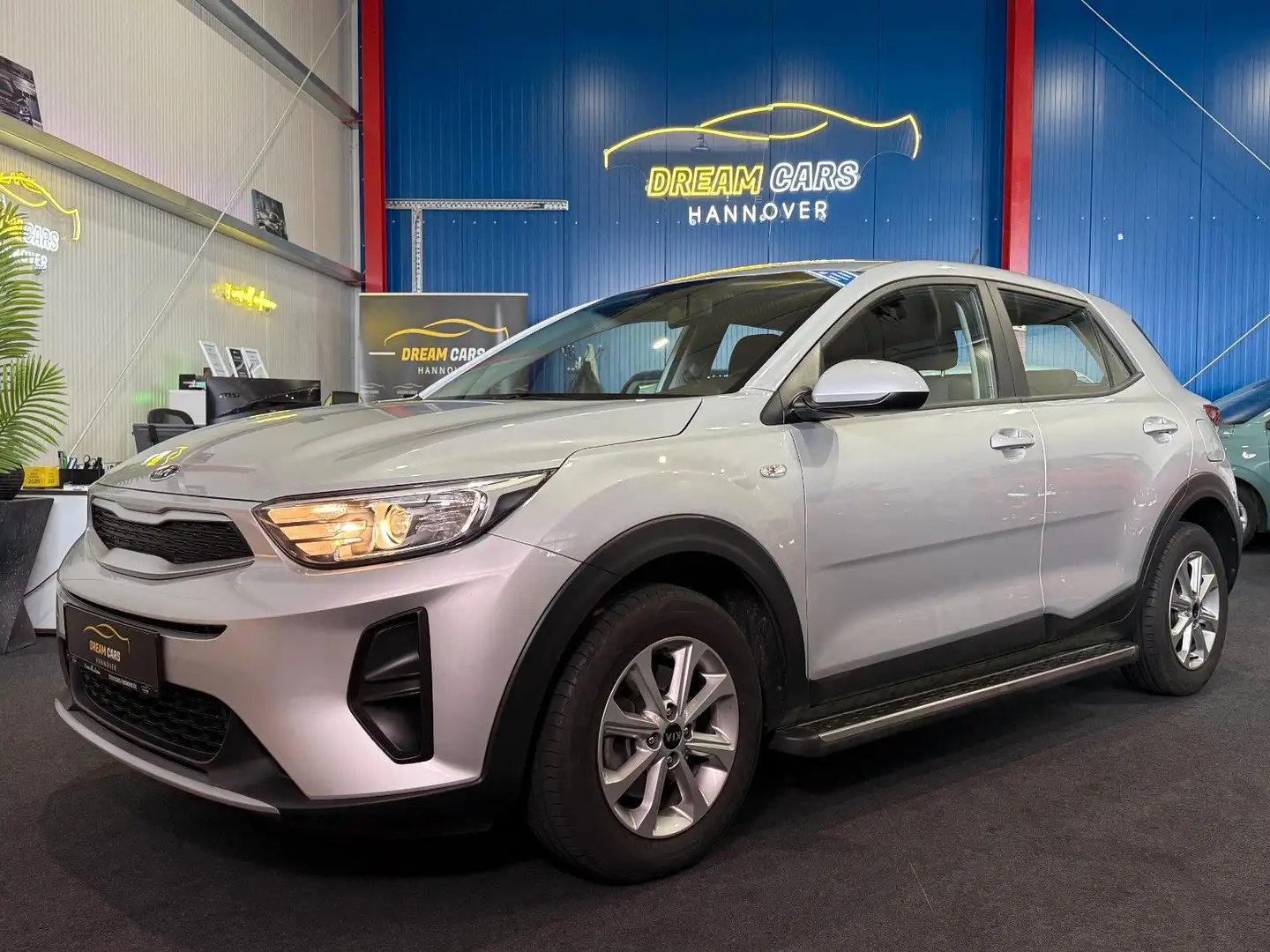 Kia Stonic Edition 7*TRITTBRETTER*CARPLAY*PDC*ALU*BT Silber - 1