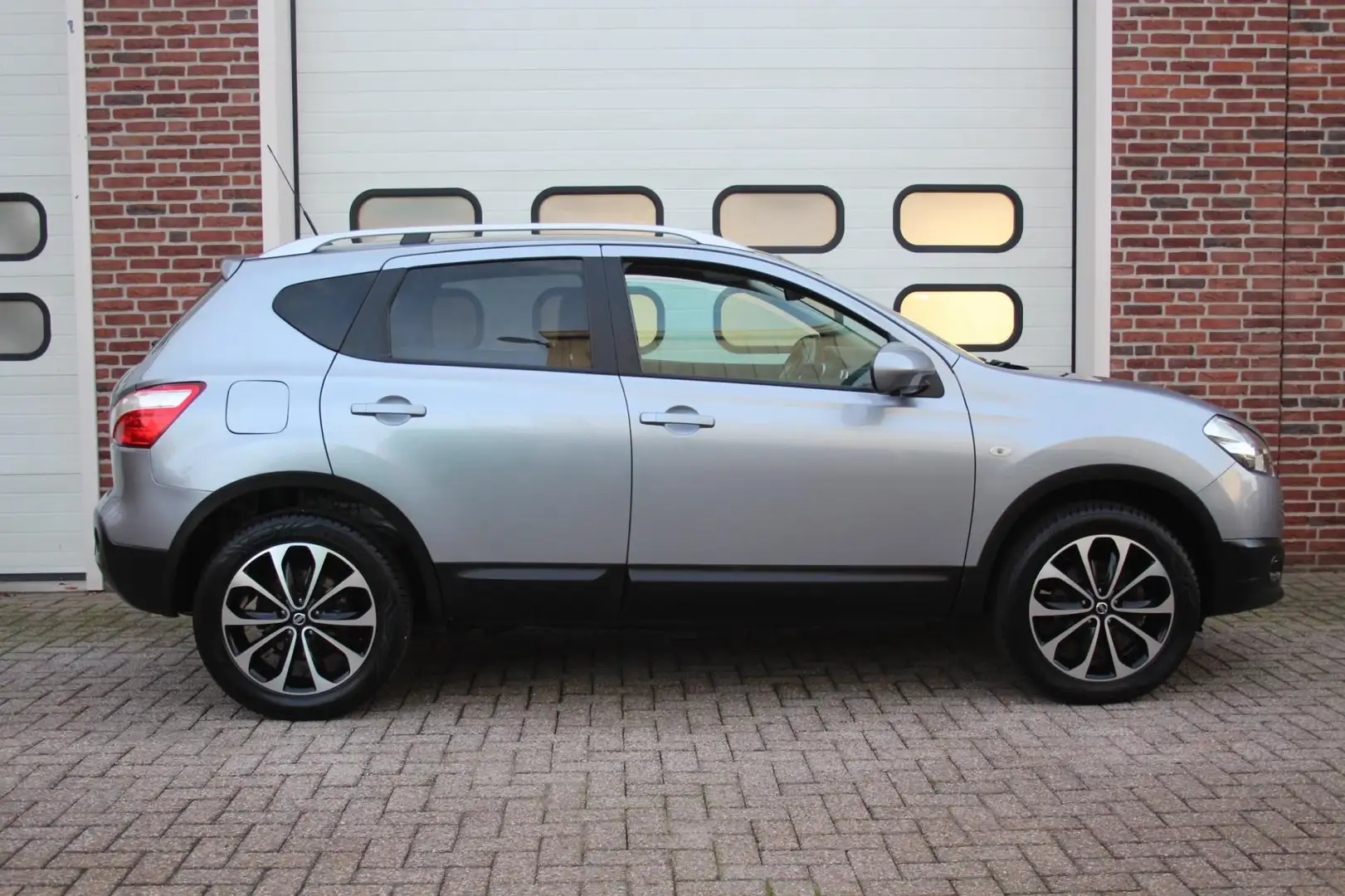 Nissan Qashqai 2.0 Connect Edition * Navigatie / Cruise / Pano * Gris - 2