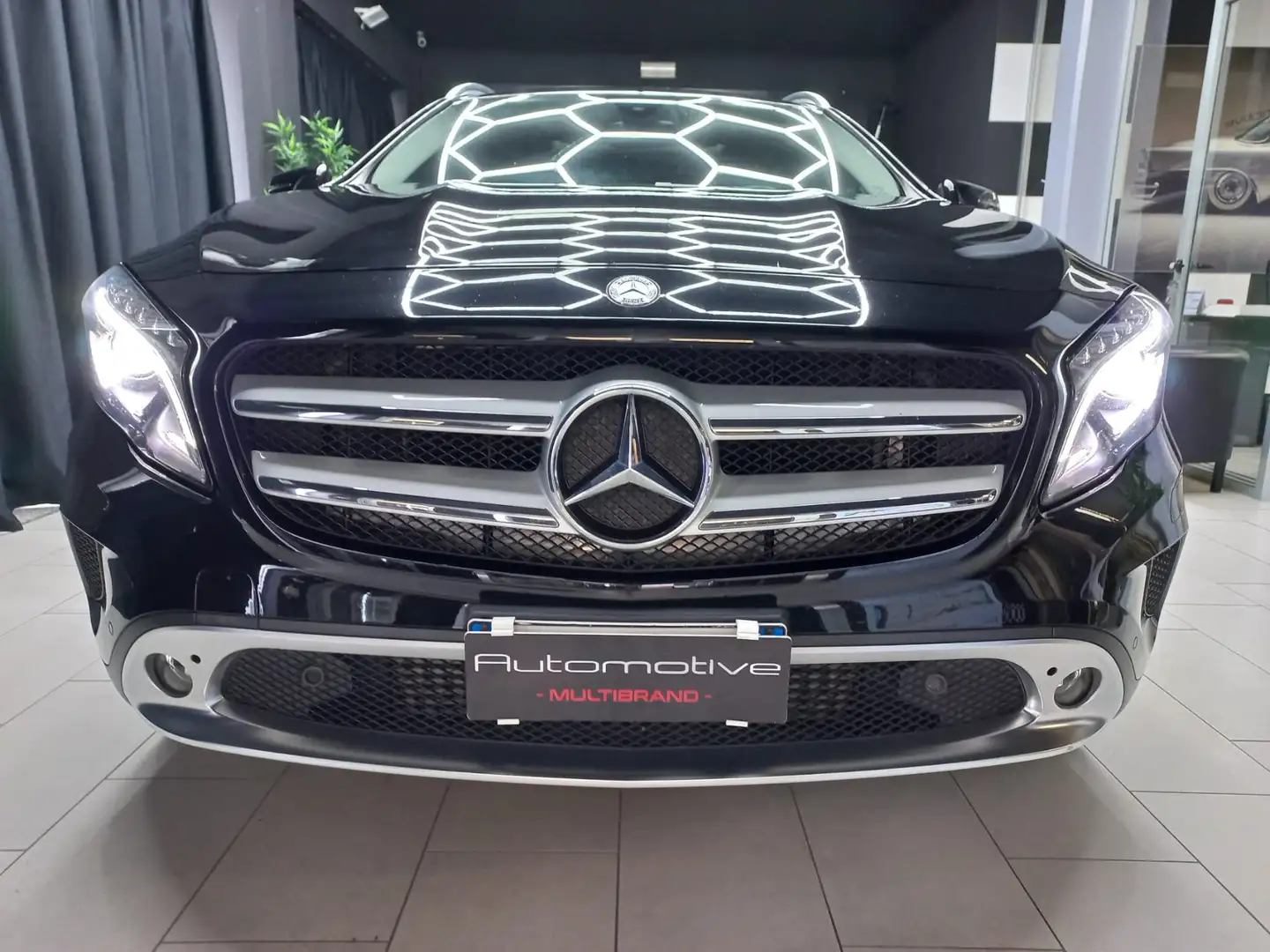 Mercedes-Benz GLA 200 GLA-X156 2014 d (cdi) Premium auto Nero - 2