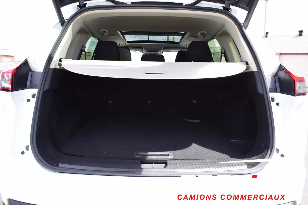 Nissan Rogue снимка Nissan Rogue
