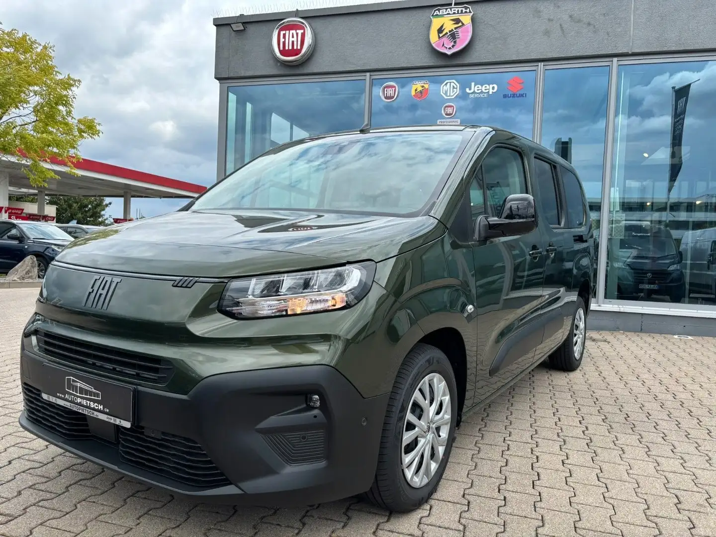 Fiat Doblo Maxi 1.5 Automatik 7-Sitze Grün - 1