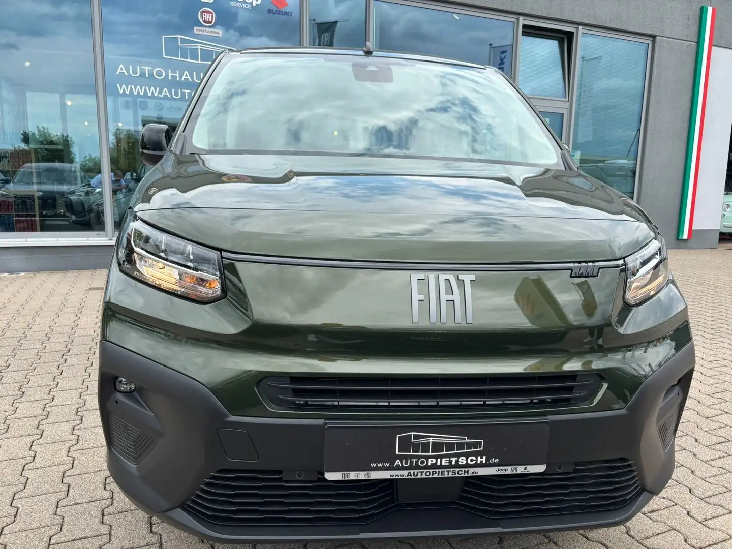 Fiat Doblo Maxi 1.5 Automatik 7-Sitze Grün - 2