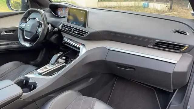 Peugeot 5008 view 10