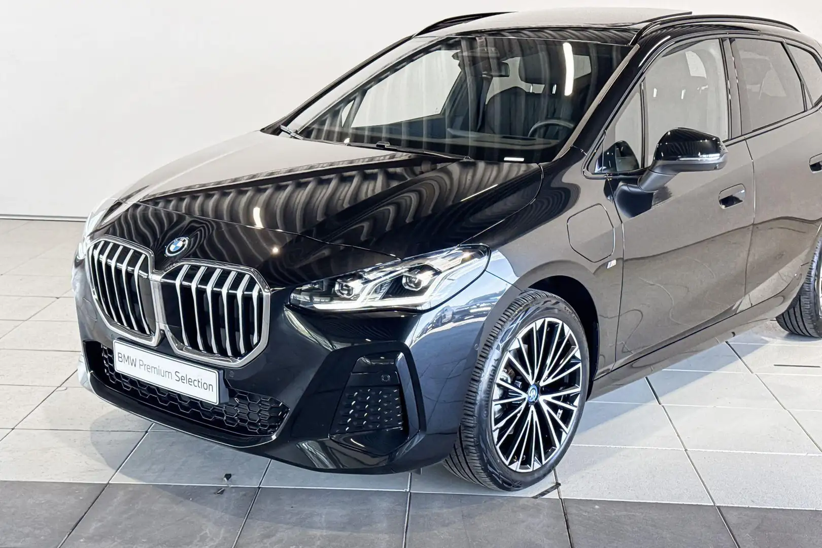 BMW 225 2 Serie Active Tourer 225e xDrive Innovation Pack Чёрный - 2