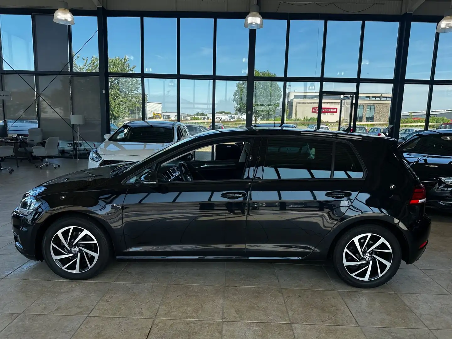 Volkswagen Golf VII Lim. Join BlueMotion Schwarz - 1
