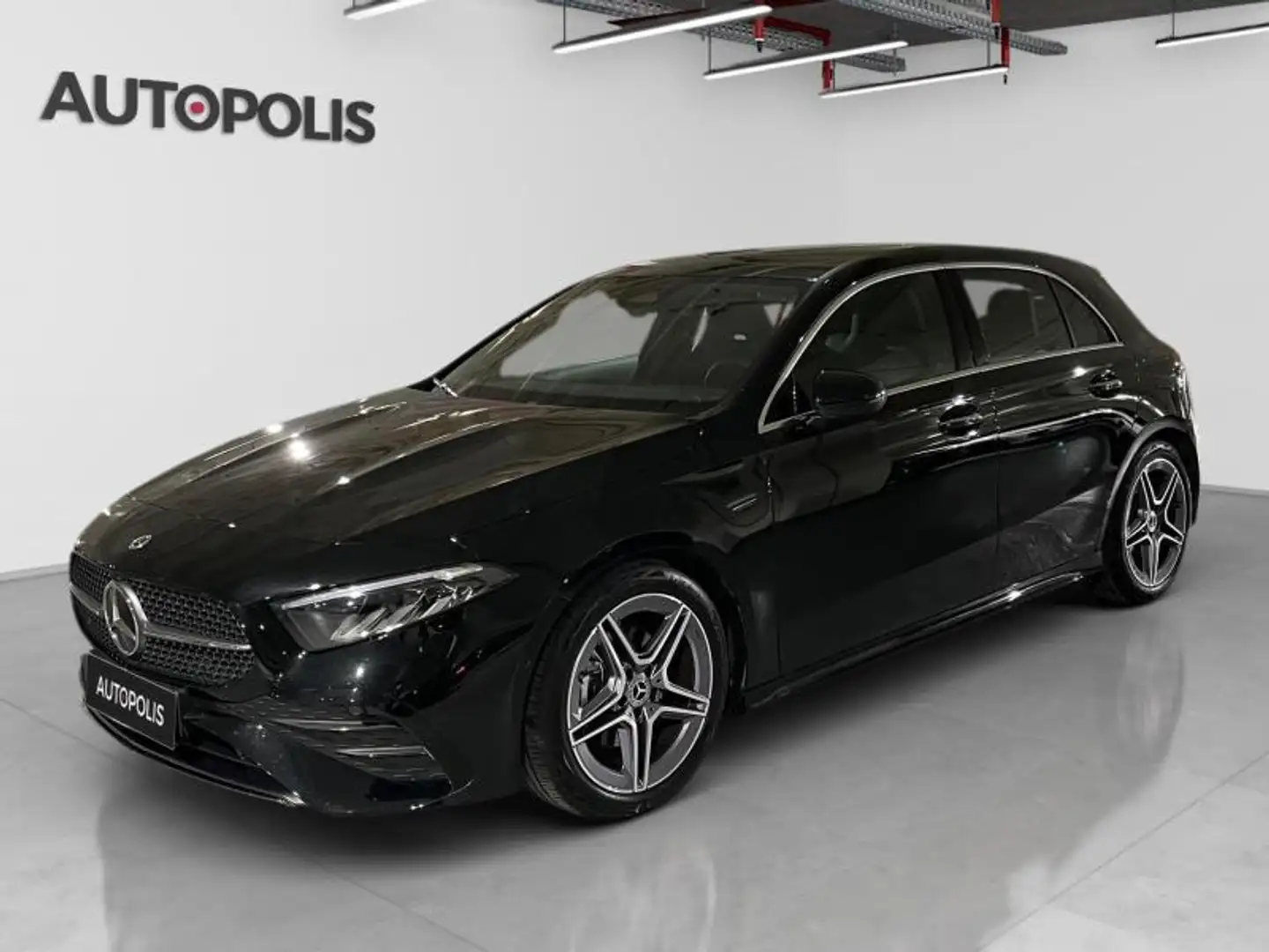 Mercedes-Benz A 200 1.3 Hatchback AMG Edition Schwarz - 1