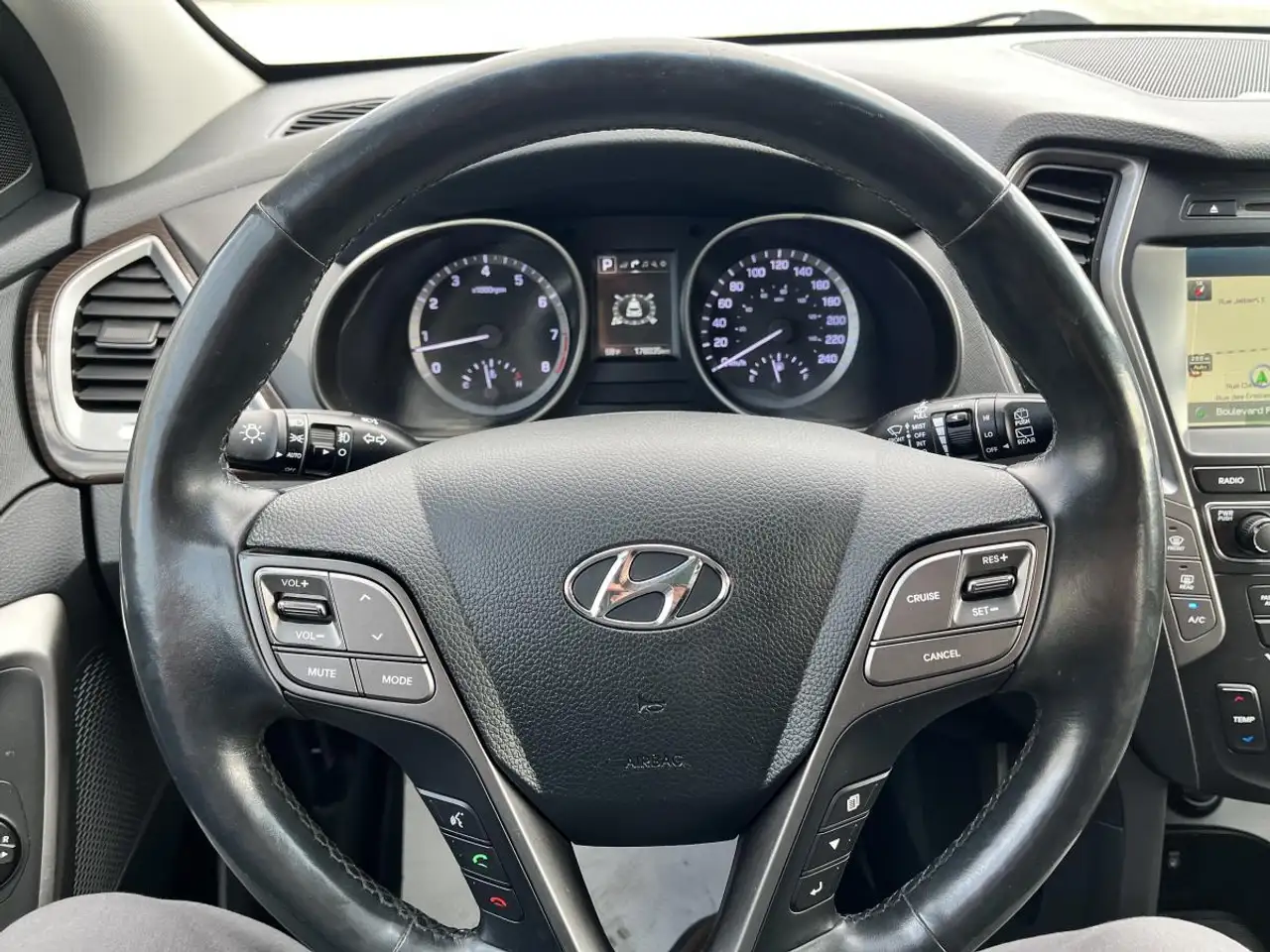 Hyundai SANTA FE снимка Hyundai SANTA FE