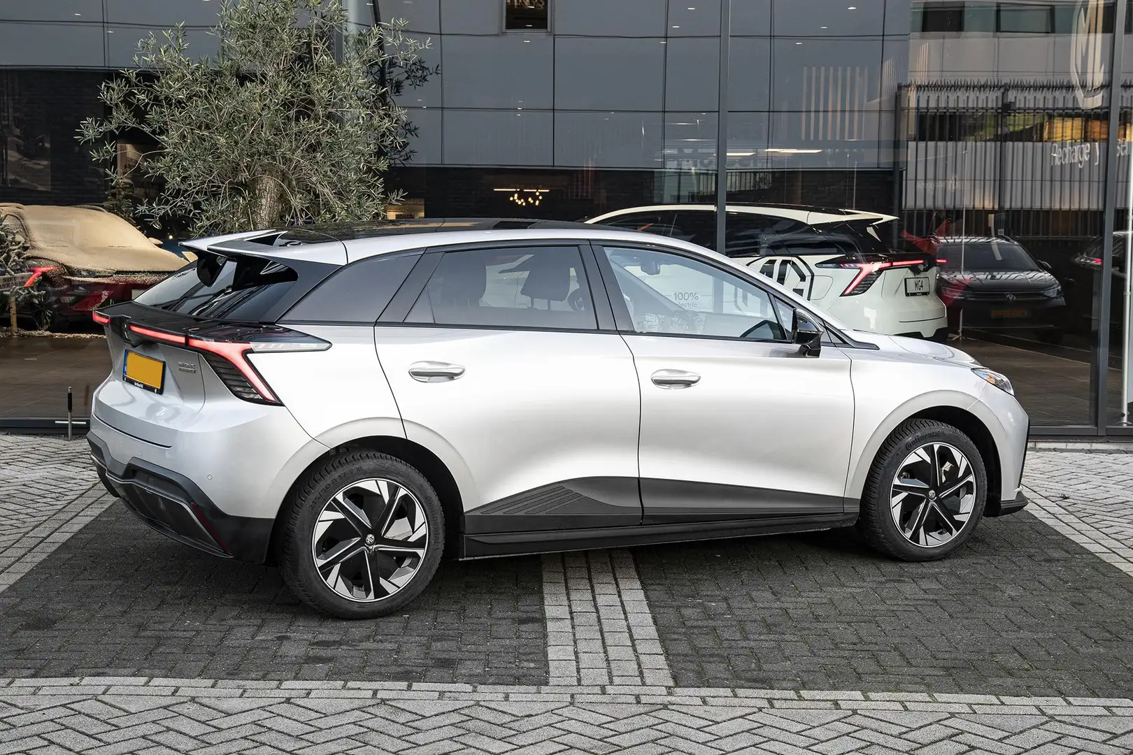 MG MG4 Electric Standard 51 kWh | 350 KM WLTP Actieradius Grijs - 2