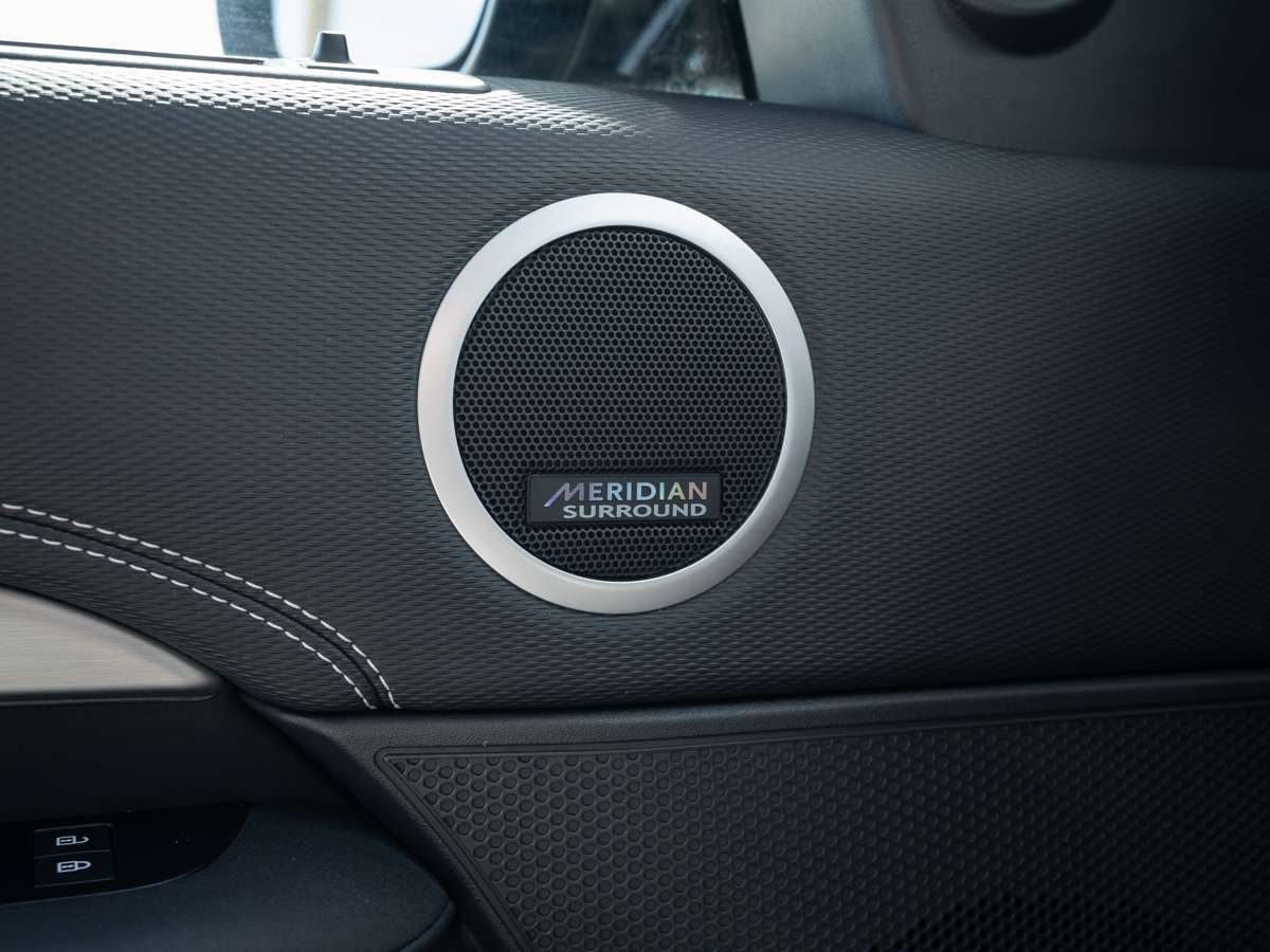 2023 Land Rover Unspecified P360 R-DYNAMIC HSE thumb 10
