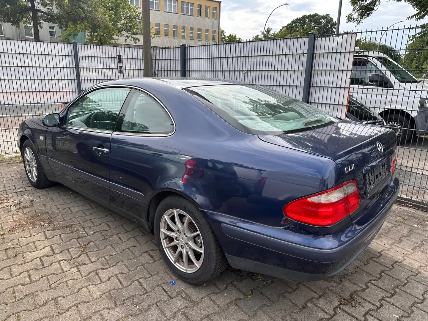 Mercedes-Benz CLK 230 KOMPRESSOR*Automatik*Klima*El.Fenster* Blau - 2