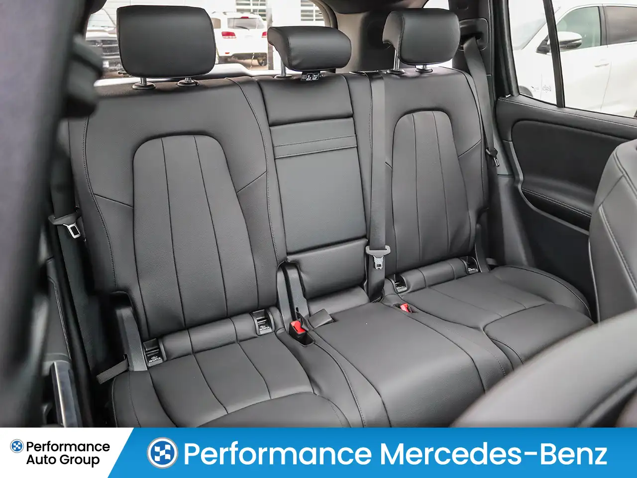 Mercedes-Benz GLB снимка Mercedes-Benz GLB