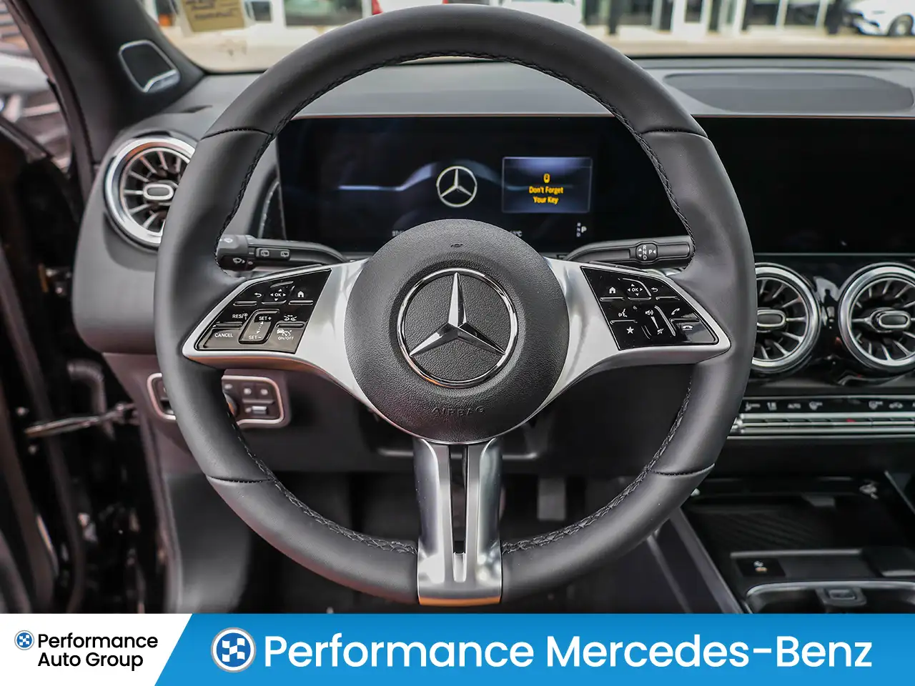 Mercedes-Benz GLB снимка Mercedes-Benz GLB