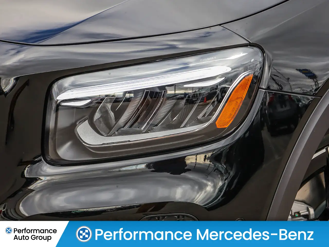 Mercedes-Benz GLB снимка Mercedes-Benz GLB