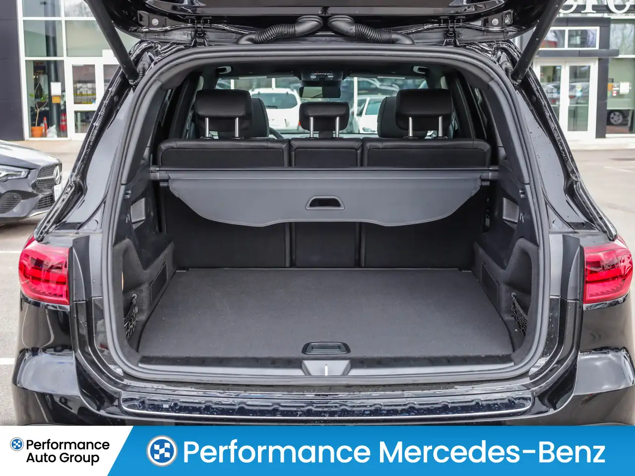 Mercedes-Benz GLB снимка Mercedes-Benz GLB
