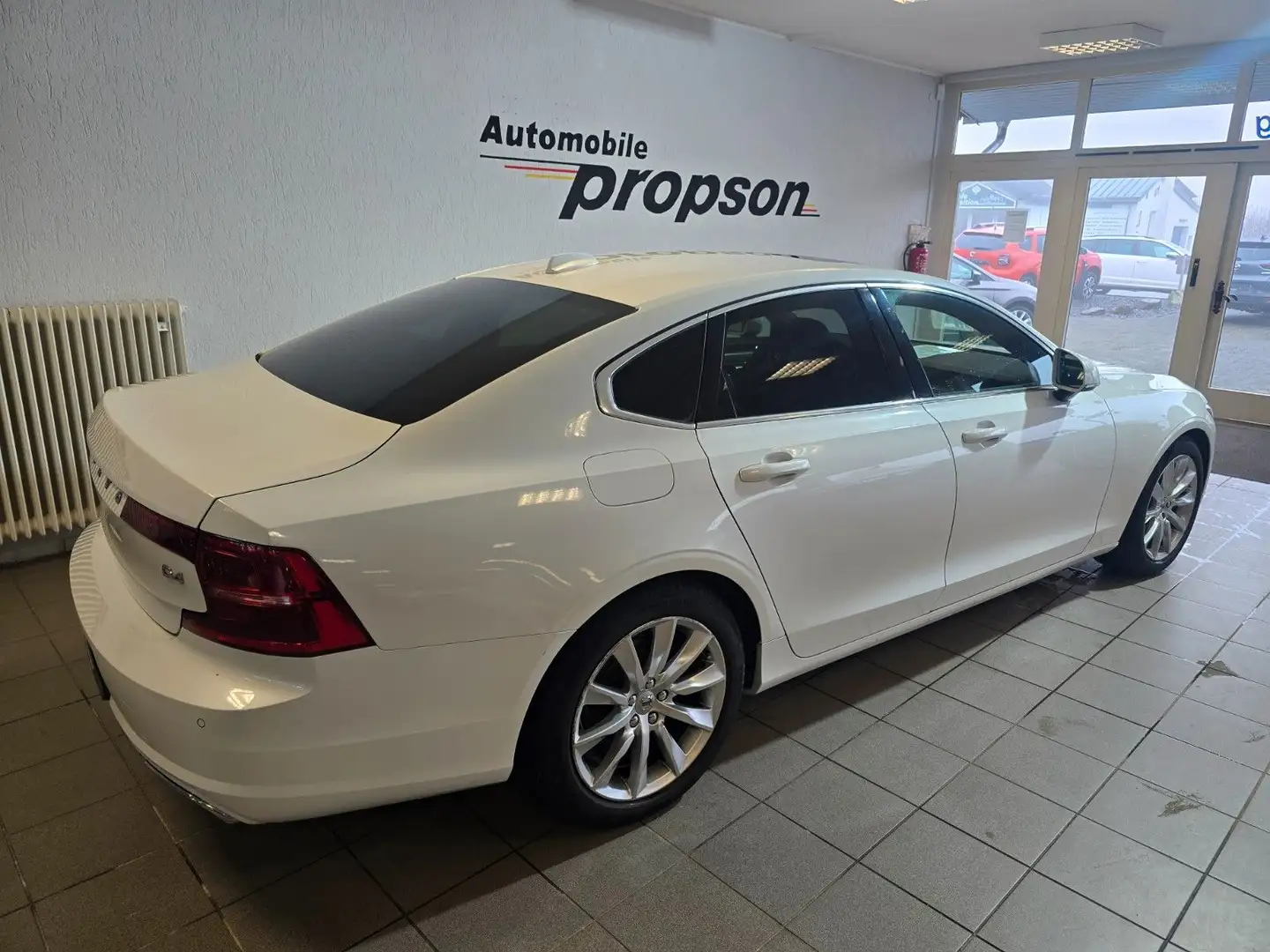 Volvo S90 Lim. D4 Momentum S-DACH KAM LEDER Blanc - 2