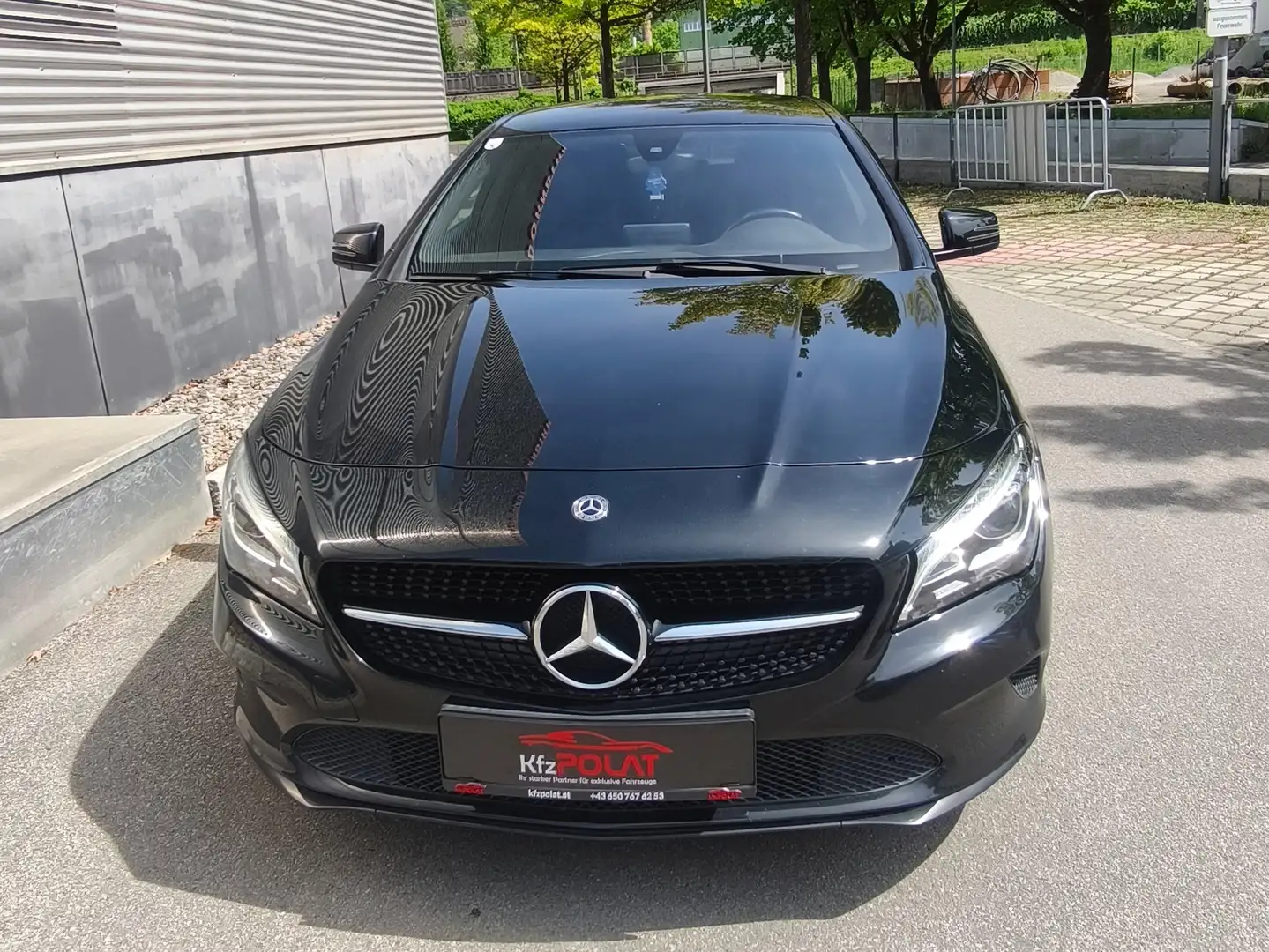 Mercedes-Benz CLA 200 CLA 200 CDI / d (117.308) Schwarz - 1