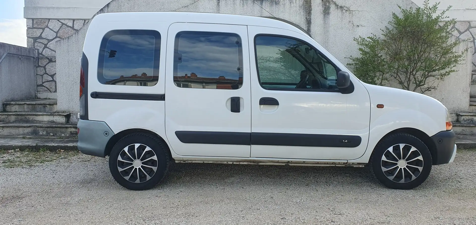 Renault Kangoo boite auto essence 1.4l 75ch 99.500 km d'origine Blanco - 2