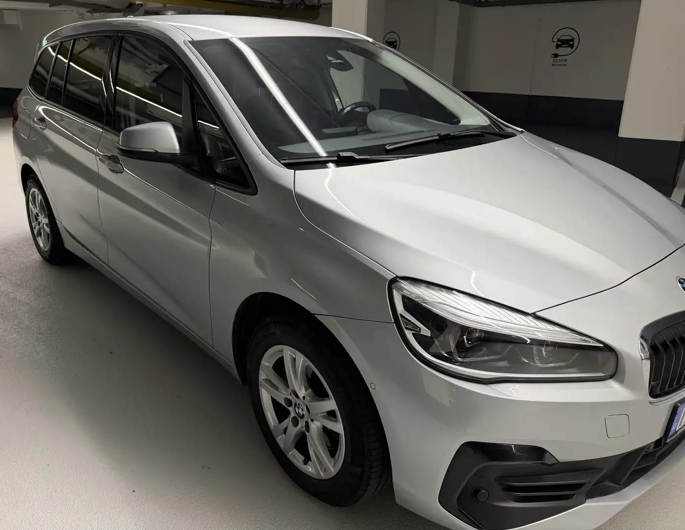 BMW 218 218 i Advantage // Sportpaket // Navi Серебристый - 2