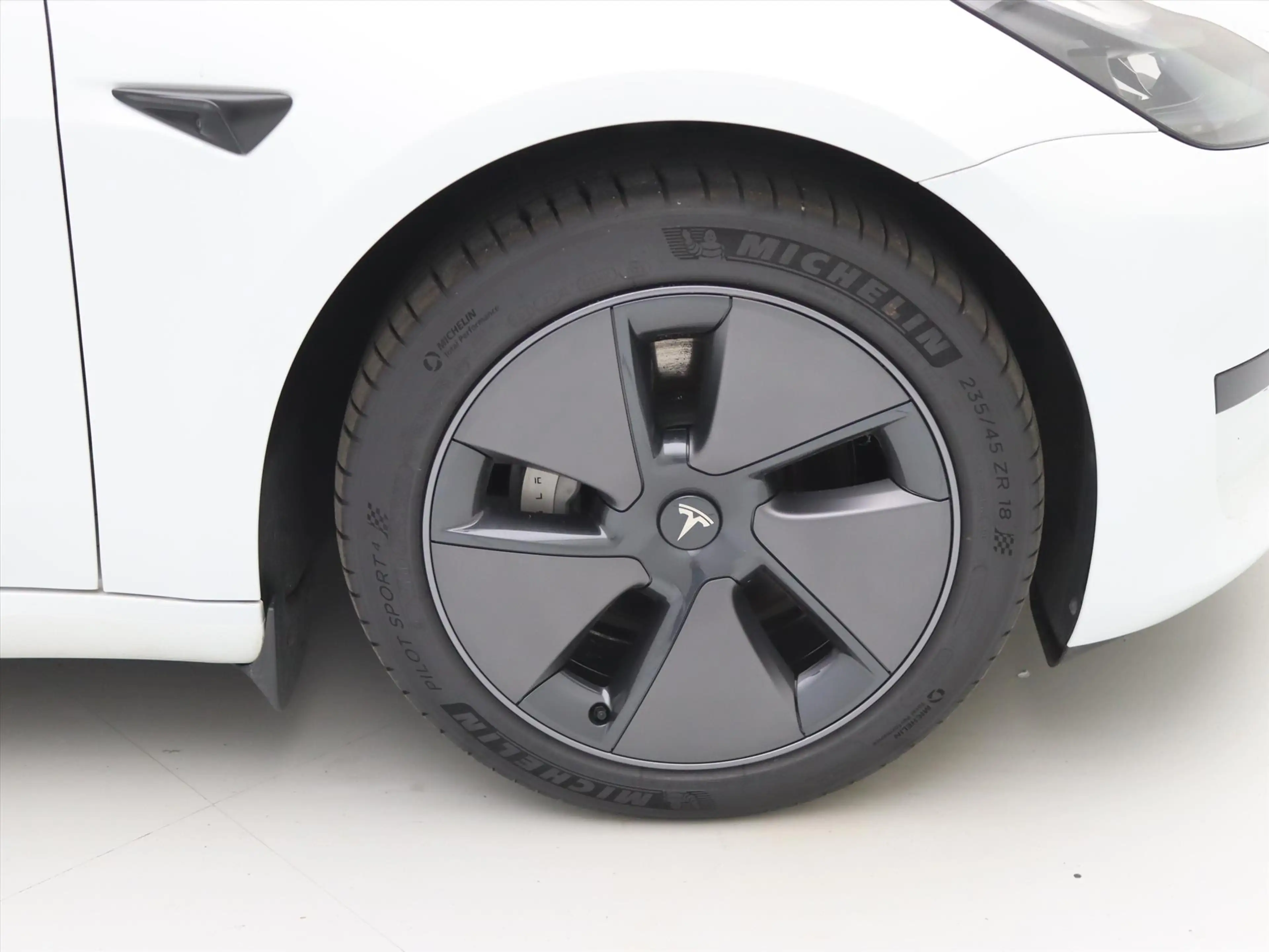 Tesla Model 3 Standard RWD Plus UPGRADE 94.6% SoH [ RYZEN+WIT LE — photo 12