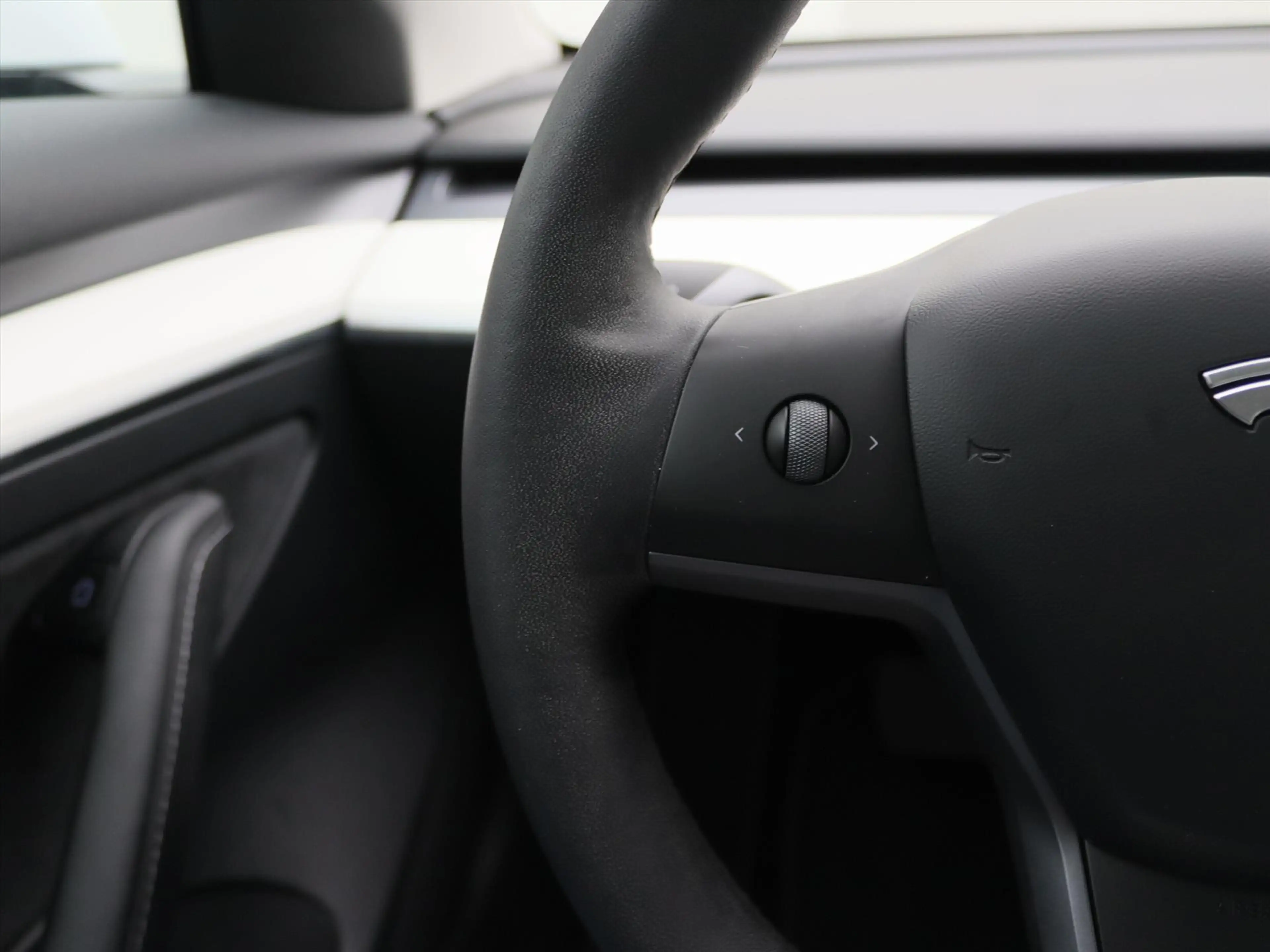 Tesla Model 3 Standard RWD Plus UPGRADE 94.6% SoH [ RYZEN+WIT LE — photo 22