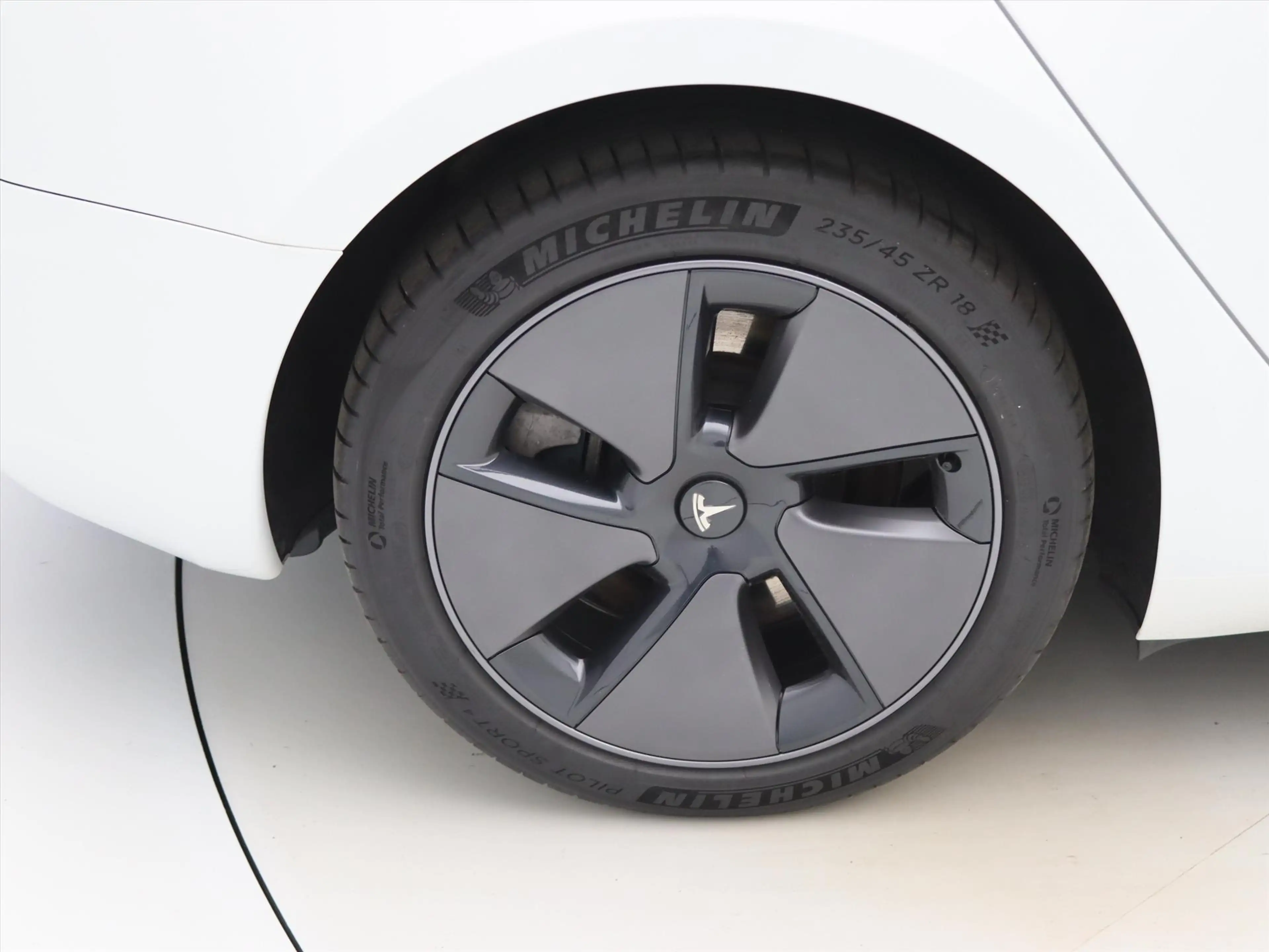 Tesla Model 3 Standard RWD Plus UPGRADE 94.6% SoH [ RYZEN+WIT LE — photo 11