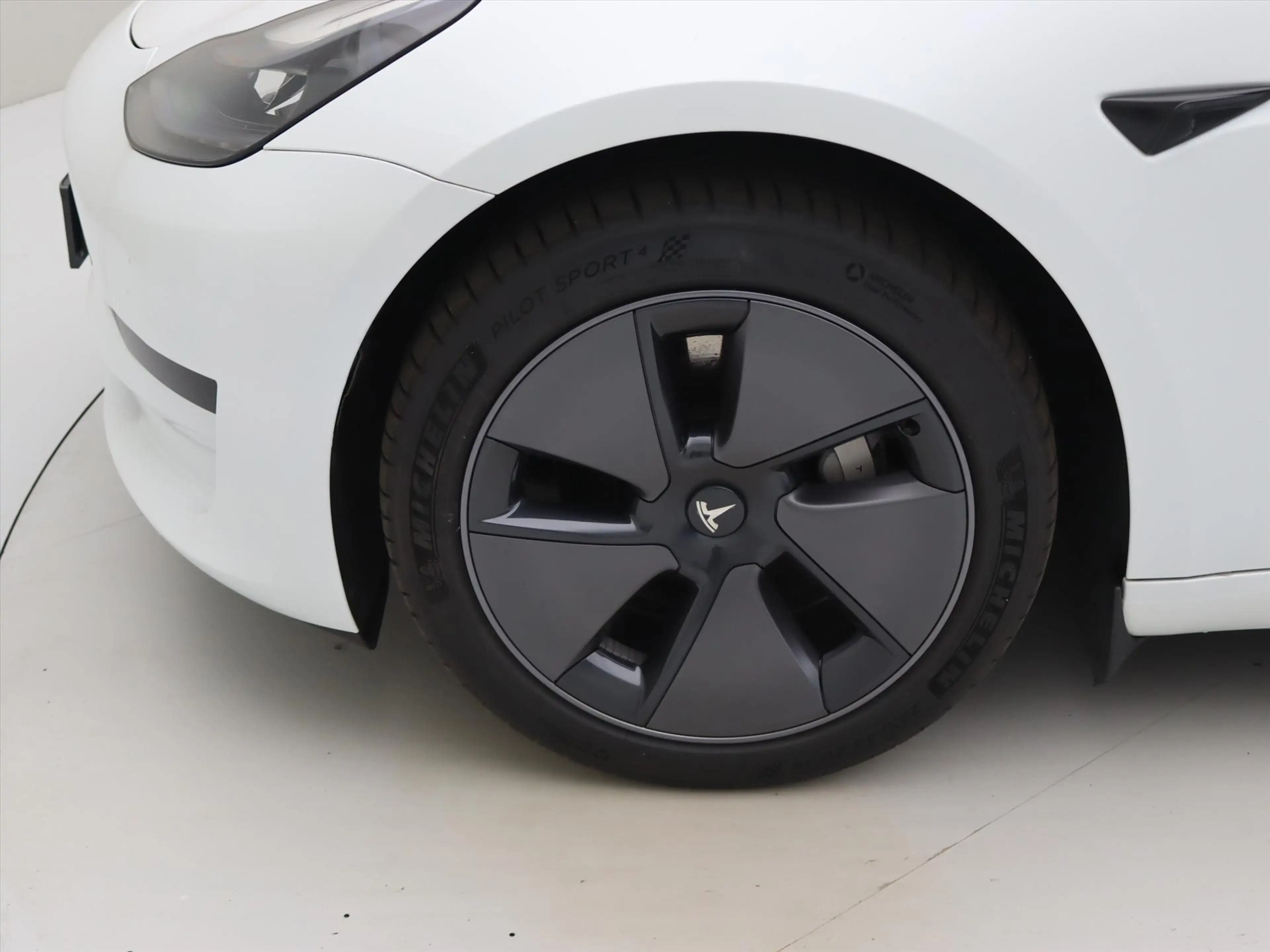 Tesla Model 3 Standard RWD Plus UPGRADE 94.6% SoH [ RYZEN+WIT LE — photo 13