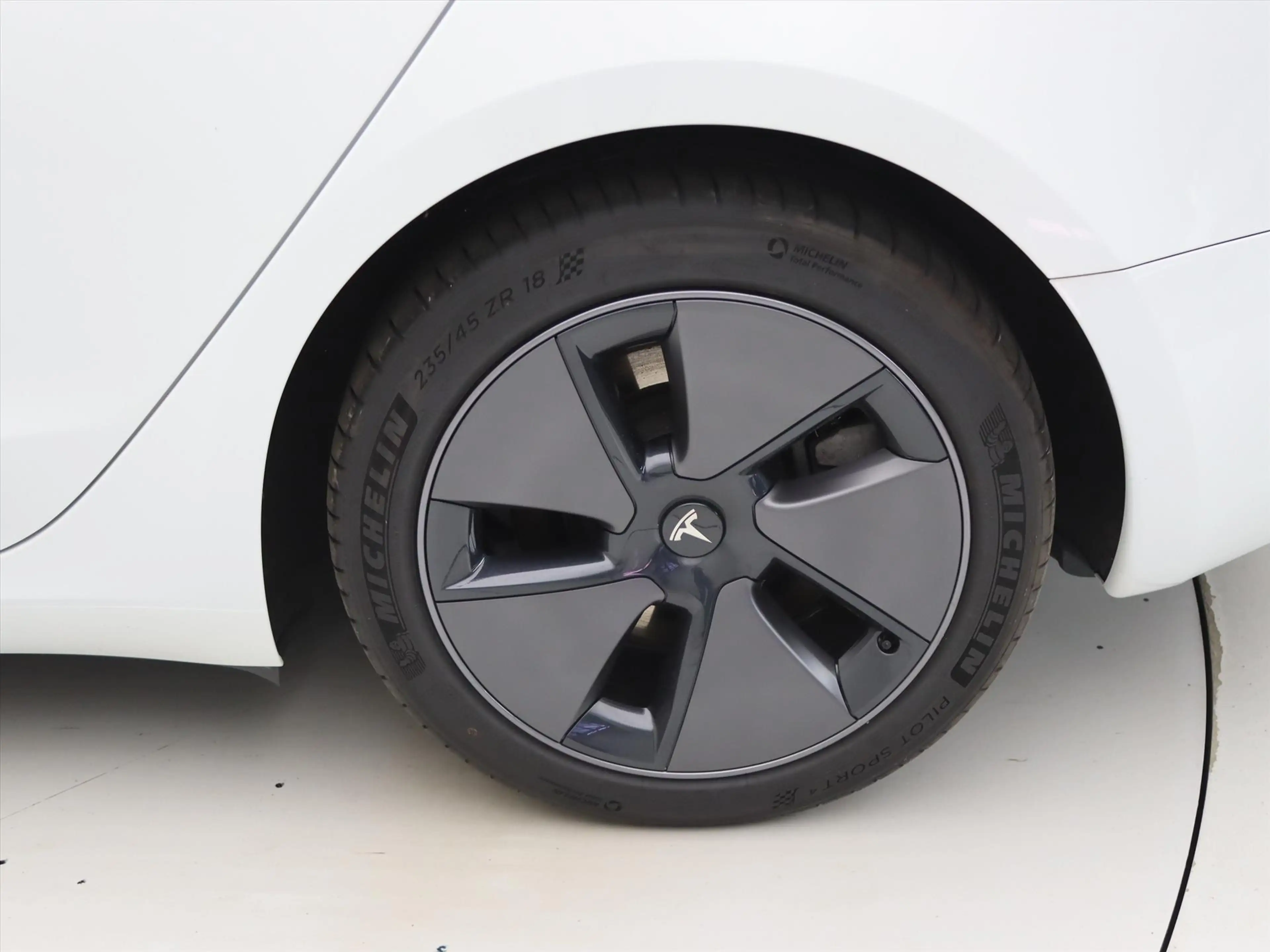Tesla Model 3 Standard RWD Plus UPGRADE 94.6% SoH [ RYZEN+WIT LE — photo 14