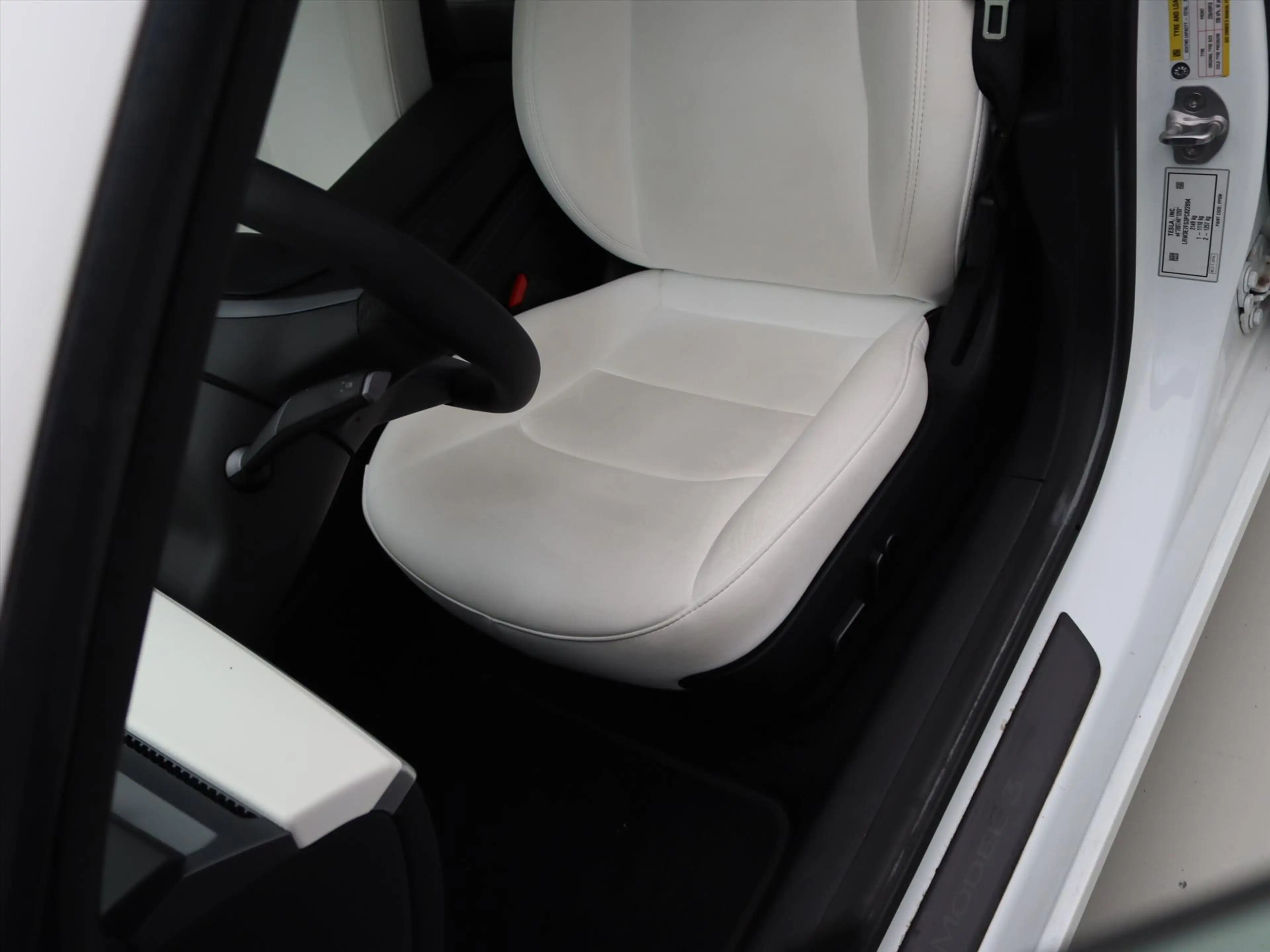 Tesla Model 3 Standard RWD Plus UPGRADE 94.6% SoH [ RYZEN+WIT LE — photo 19