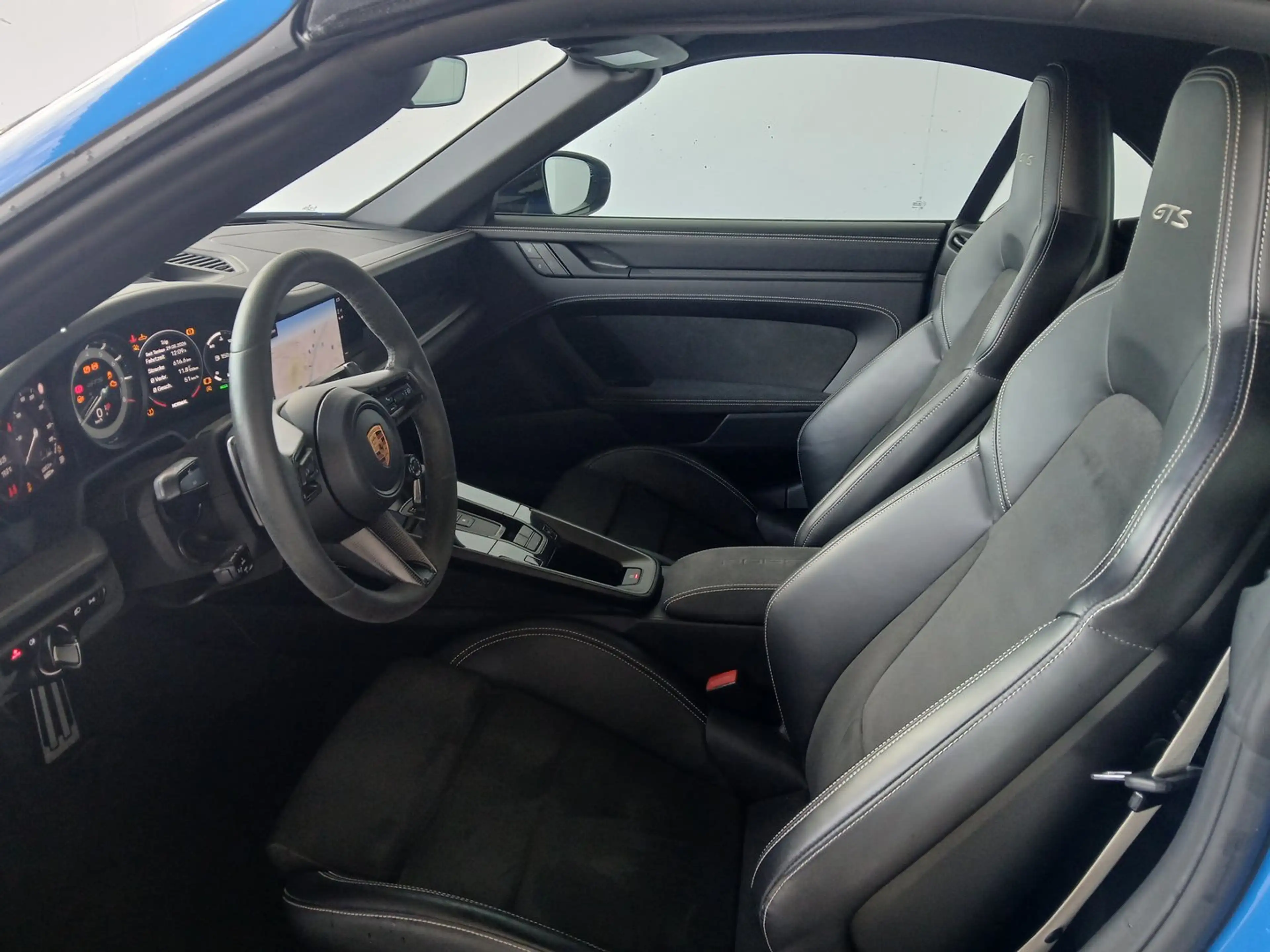 Porsche 911 Carrera GTS Cabriolet — photo 11
