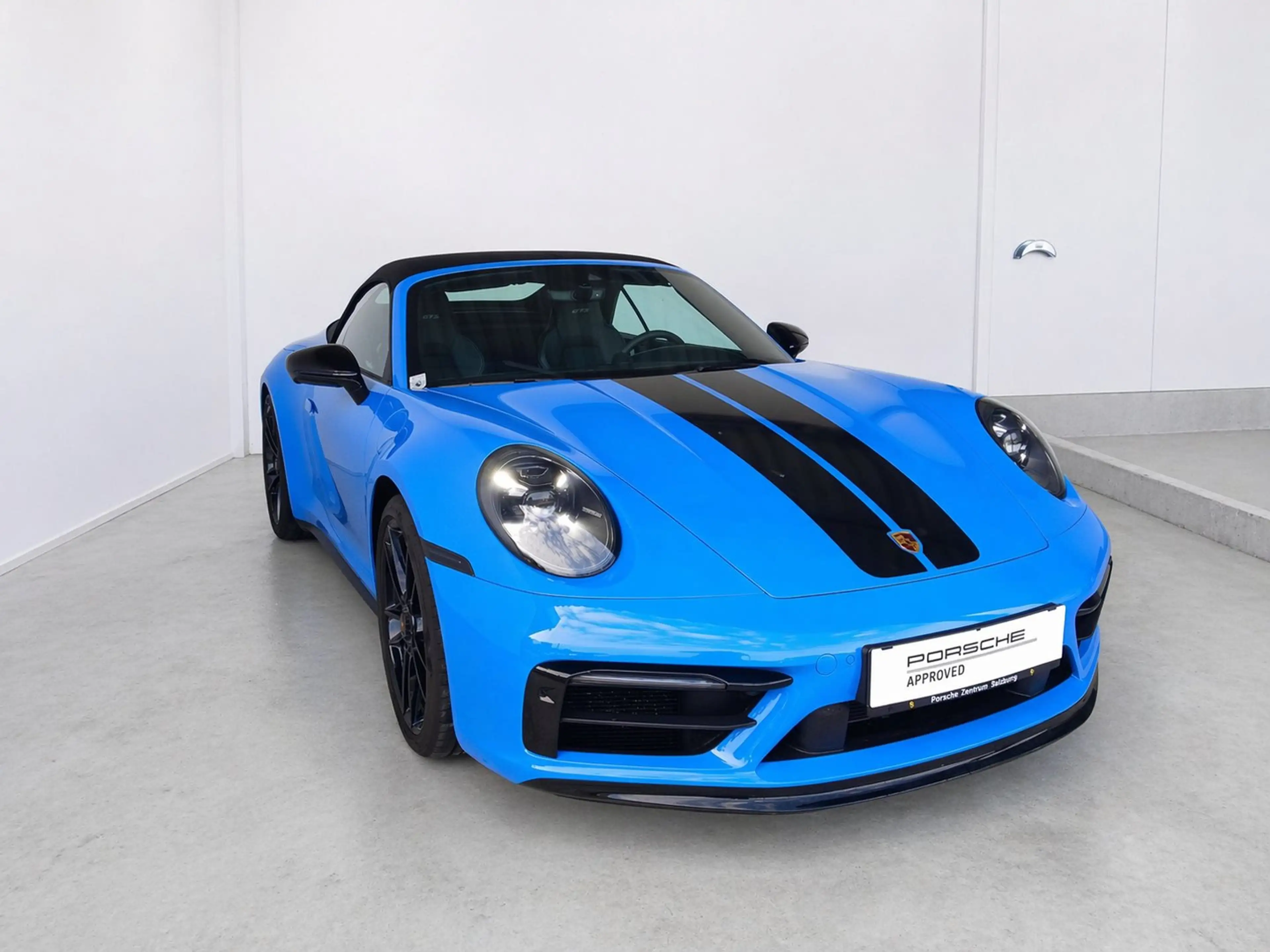 Porsche 911 Carrera GTS Cabriolet — photo 3