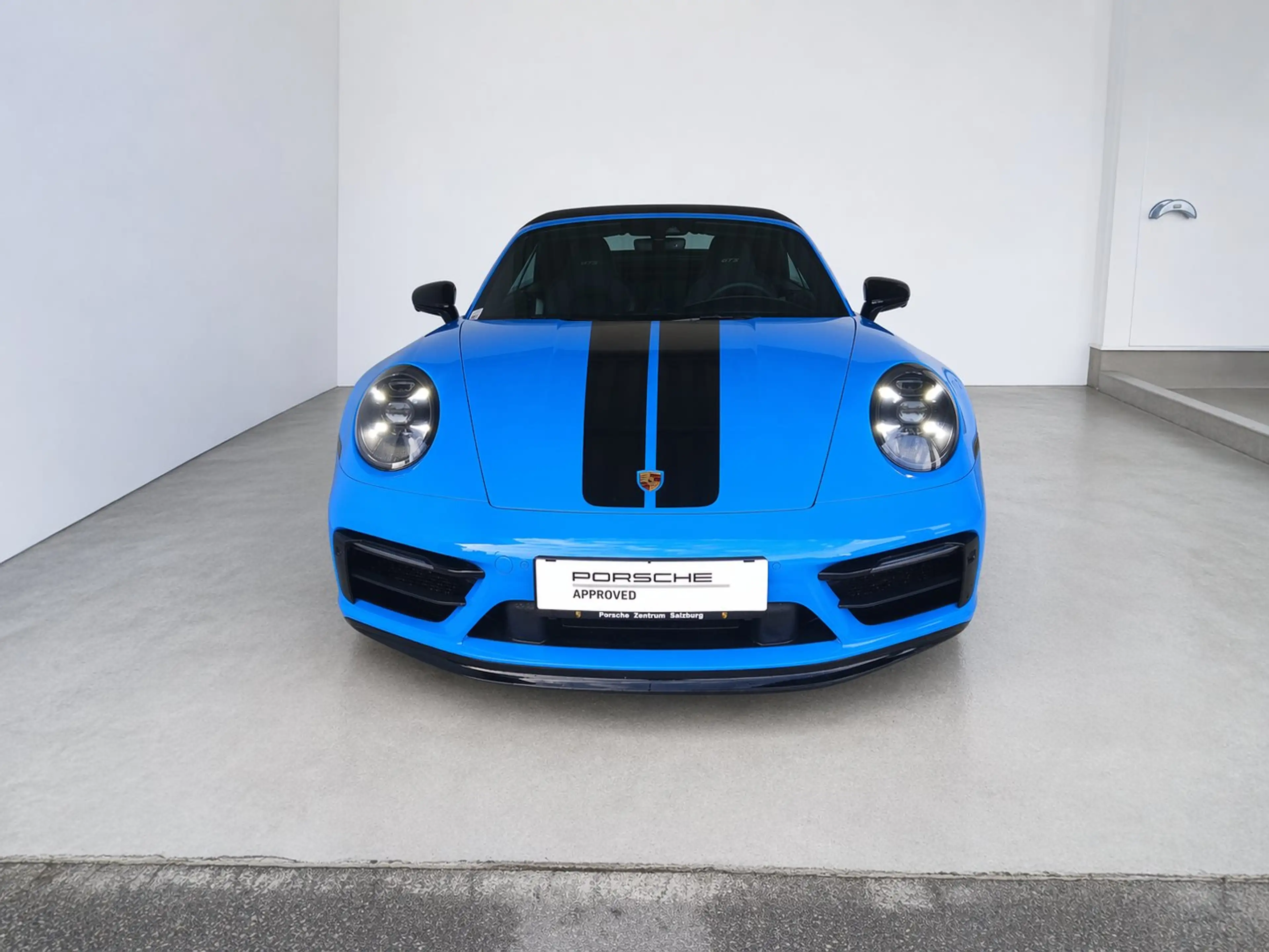 Porsche 911 Carrera GTS Cabriolet — photo 2