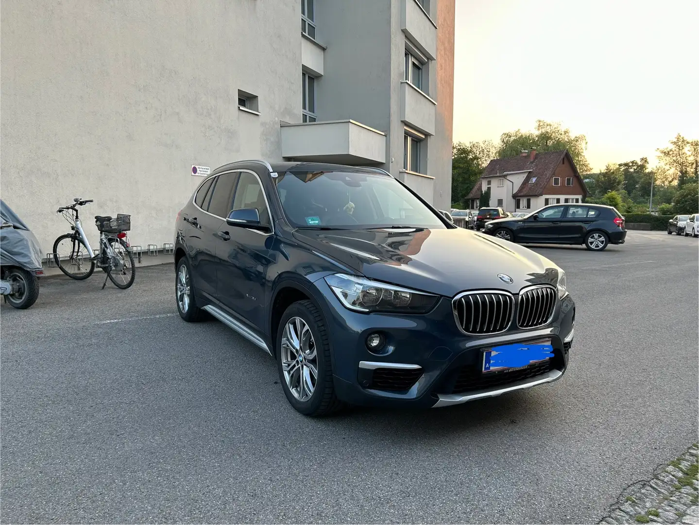 BMW X1 xDrive18d xLine Aut. Blau - 1