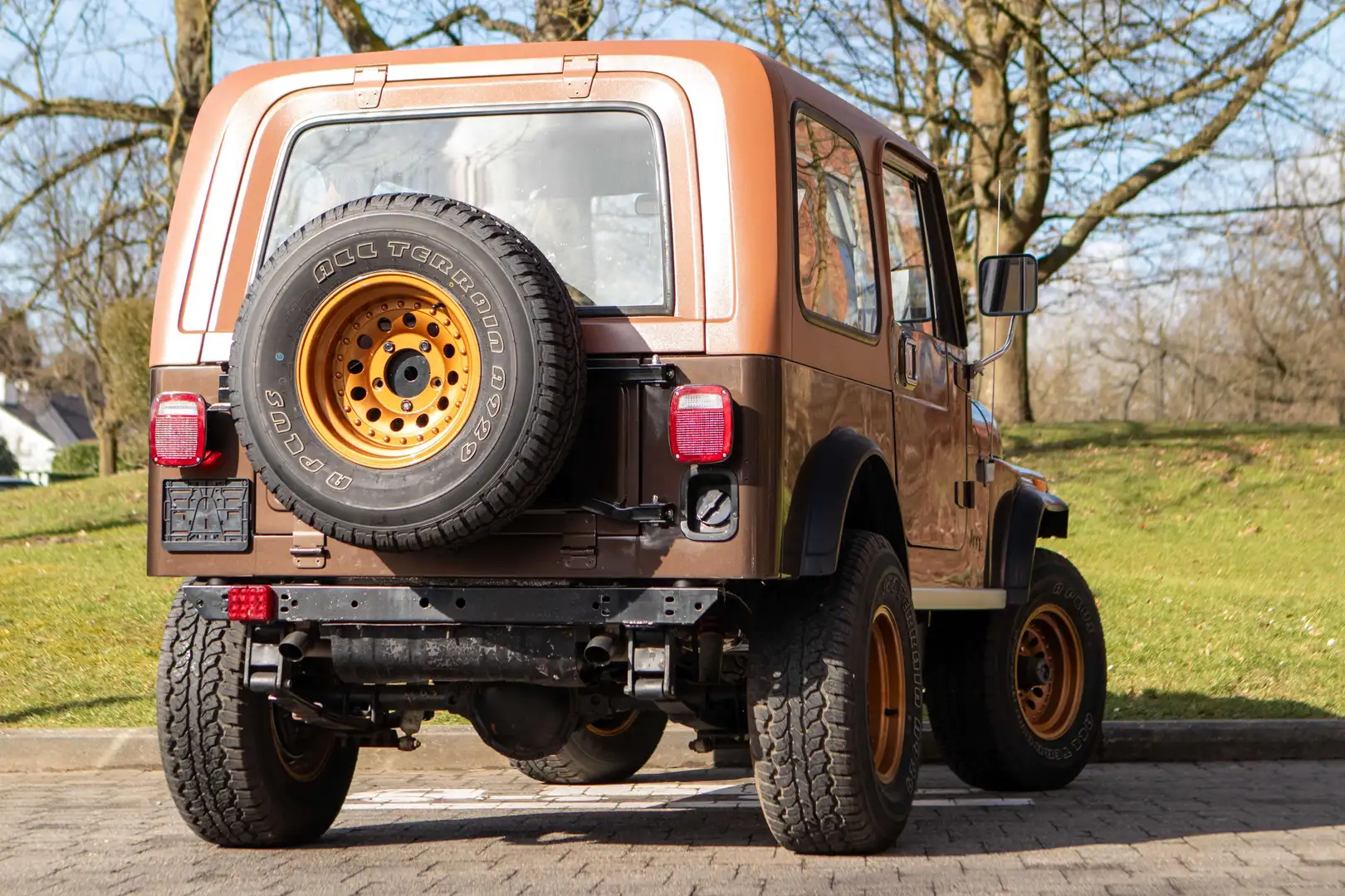 Jeep CJ-7 V8 5.7l - Full Restoration - Golden Eagle Brun - 2