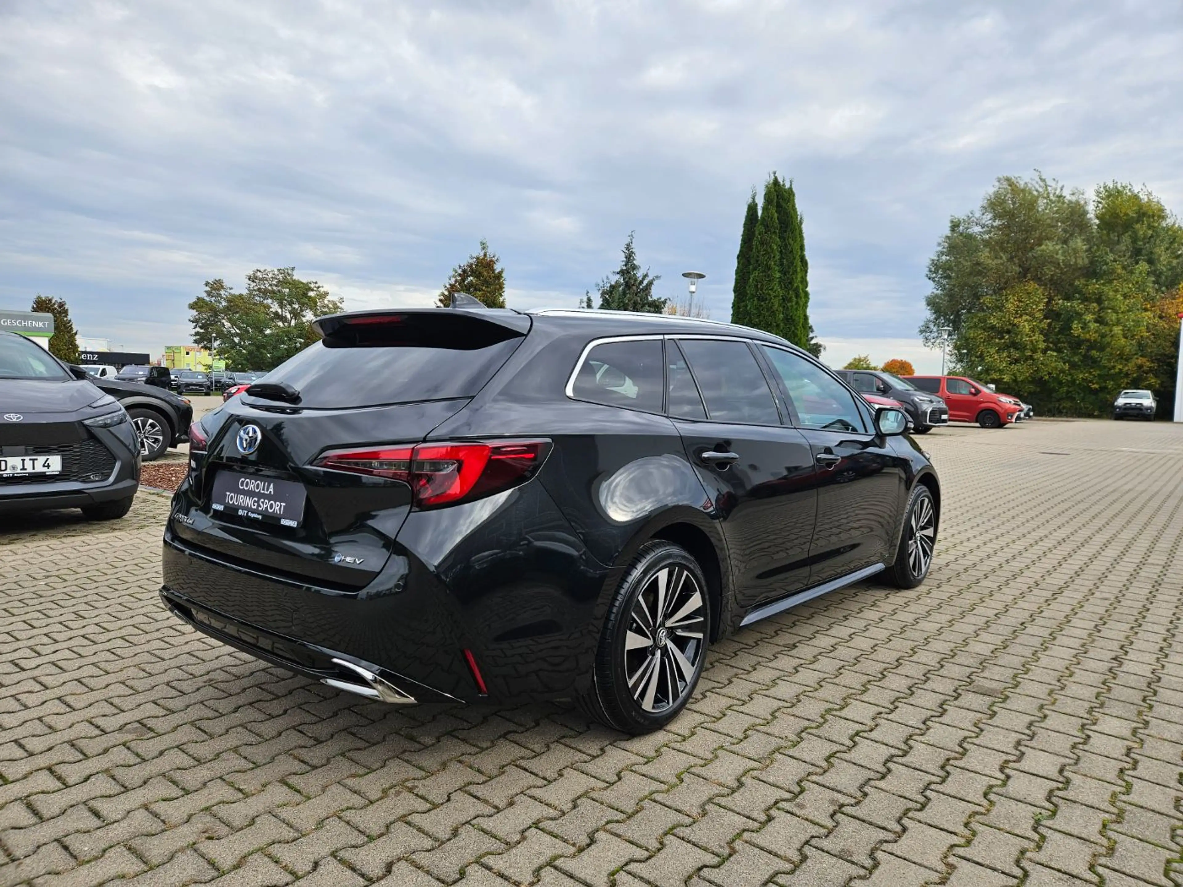 Toyota Corolla Touring Sports 2.0  Teamplayer ACC+LED — photo 12