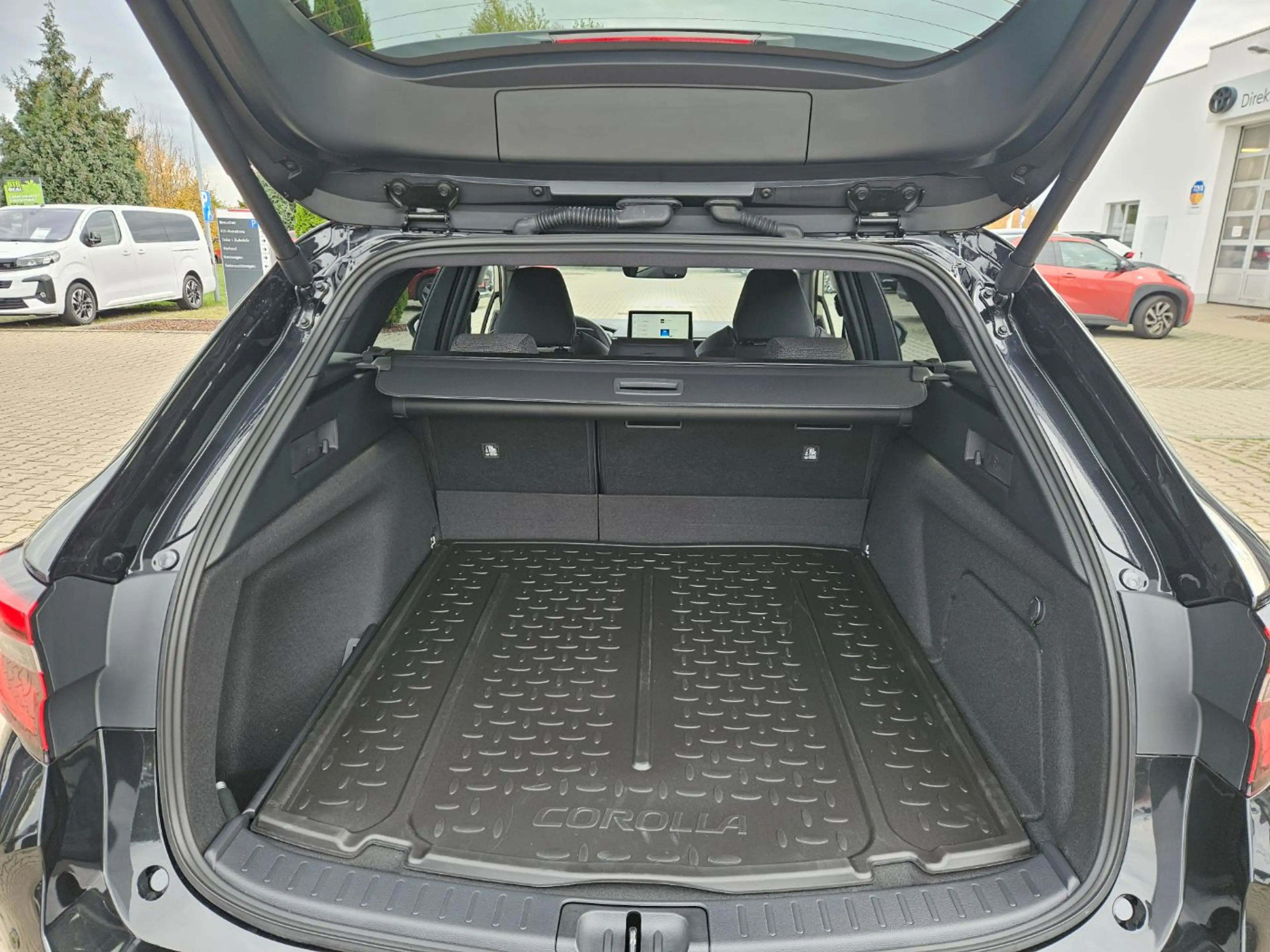 Toyota Corolla Touring Sports 2.0  Teamplayer ACC+LED — photo 10