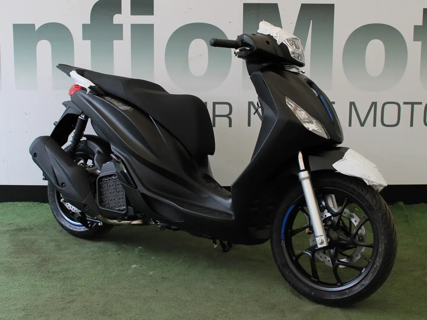 Piaggio Medley 200 - 2