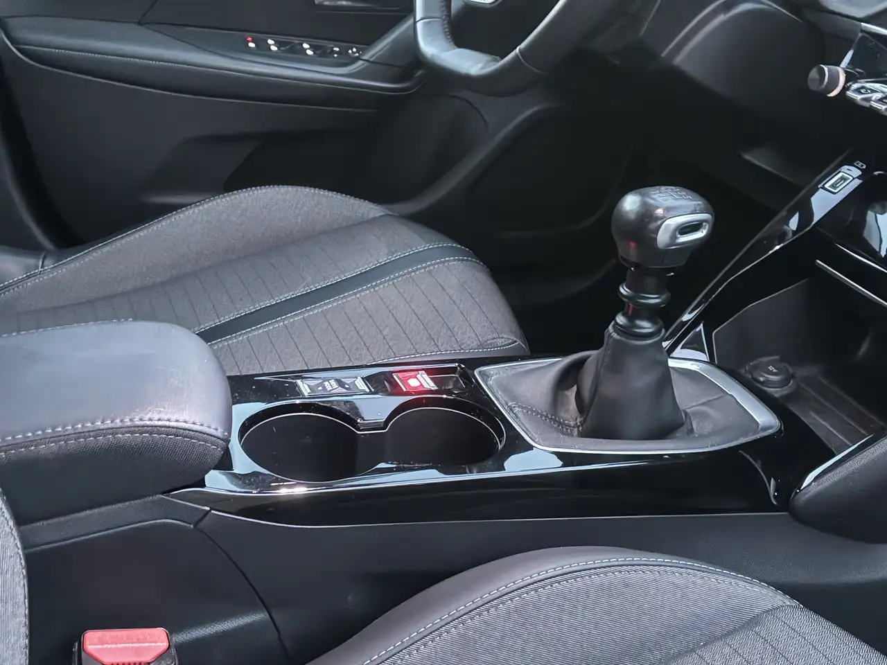 Peugeot 2008 1.2 i Allure pack-130 cv-6 vit /Carplay/Leds/GPS/Multi/Régul, миниатюра 13