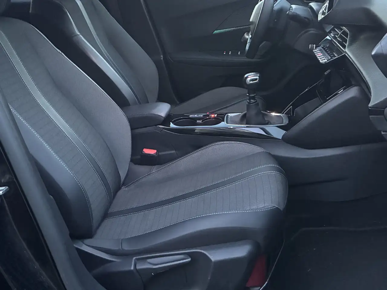 Peugeot 2008 1.2 i Allure pack-130 cv-6 vit /Carplay/Leds/GPS/Multi/Régul, миниатюра 14
